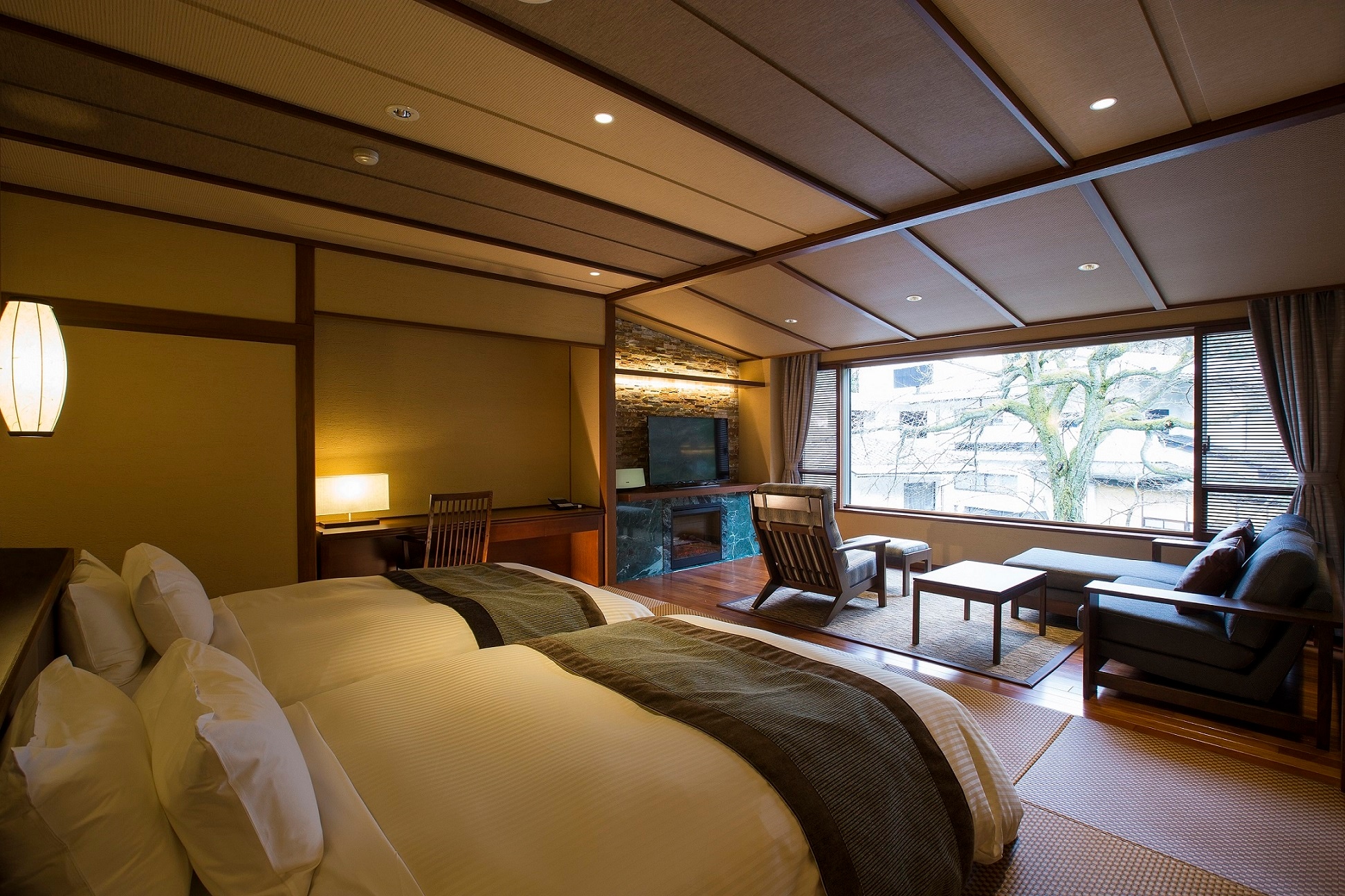 [本館：日式現代雙床房] 淋浴間類型（示例）現代風格，配有兩張單人床。