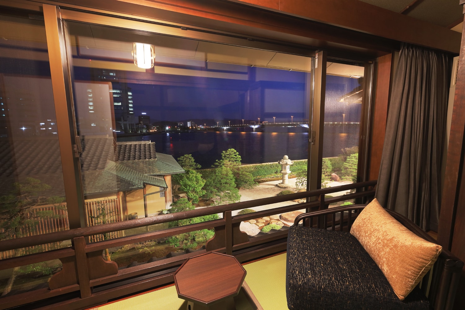 2nd floor Japanese-Western room with hot spring and panoramic view "Takasago"