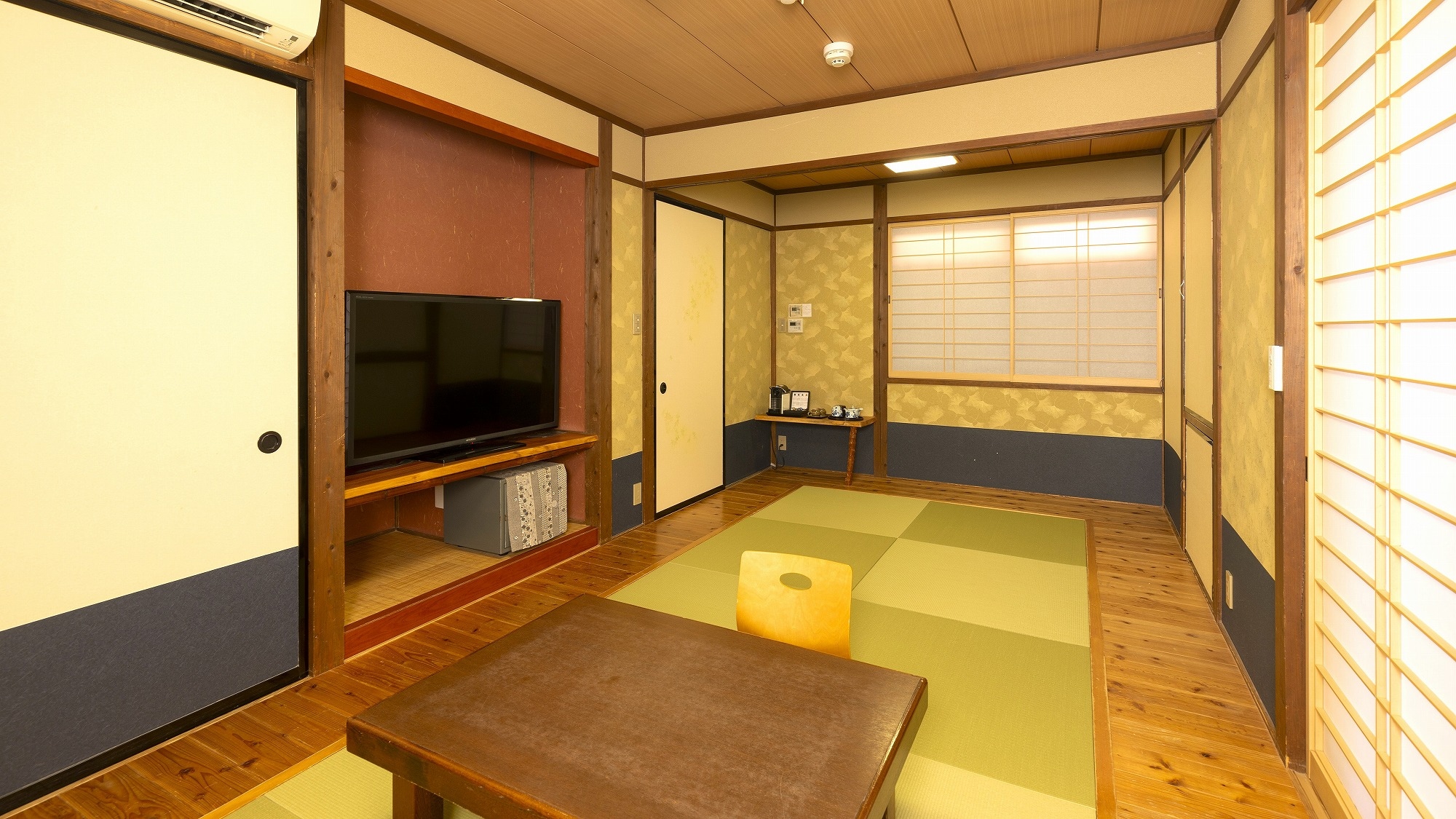 [Japanese-style room] With semi-open-air bath