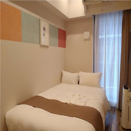 Standard semi-double room