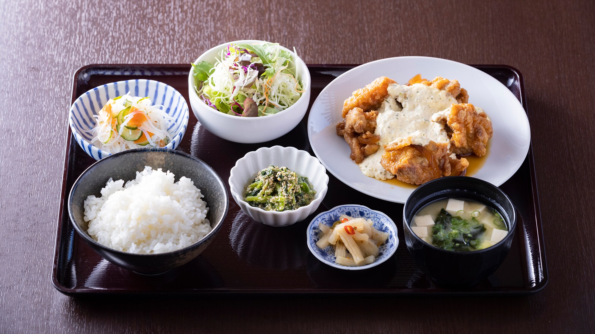 [Supper] An example of a daily evening set meal (chicken nanban)