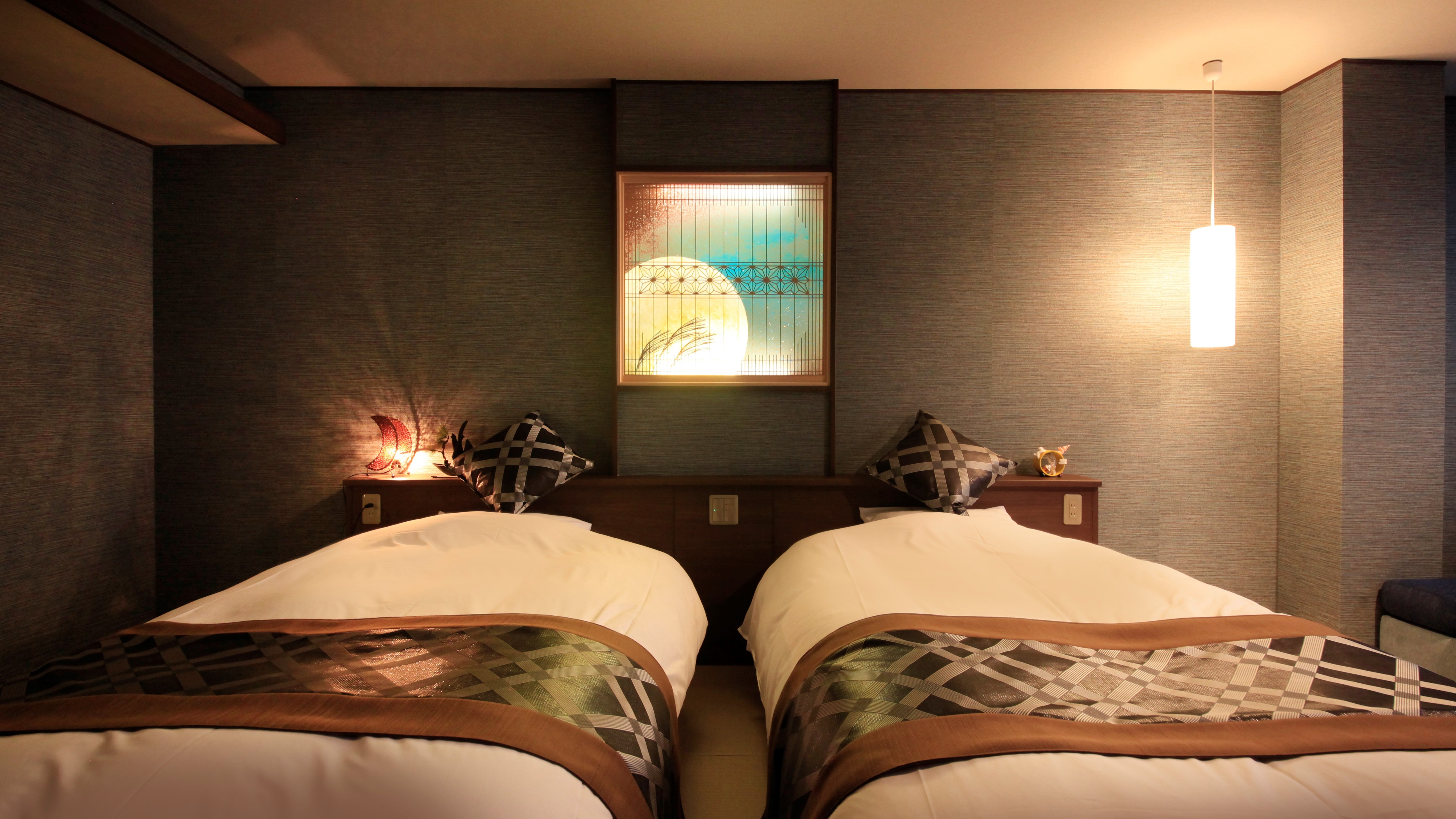 <Monday ~ TSUKI ~> Japanese and Western room twin semi-double + shower room in front of bed