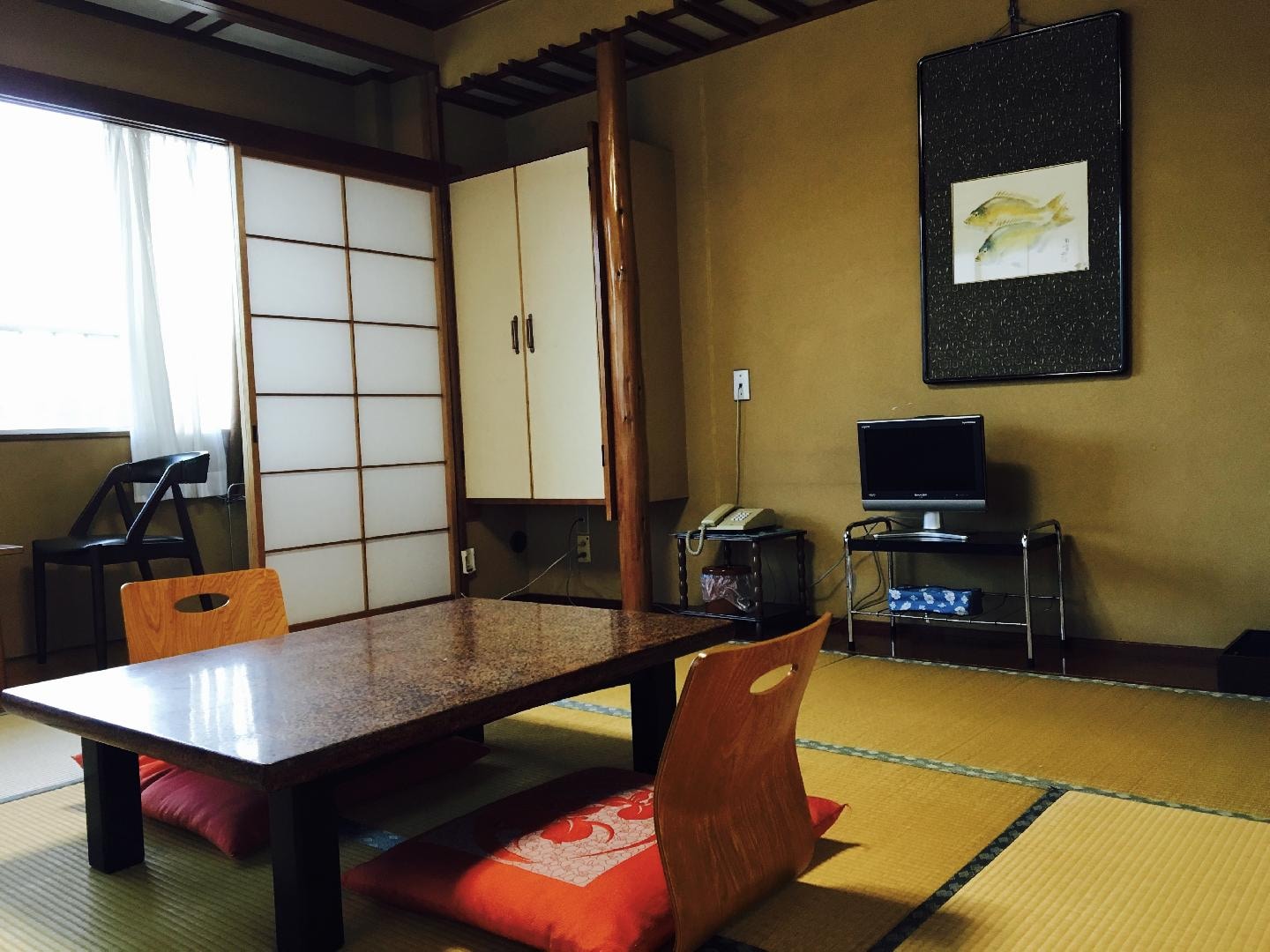 Japanese-style room (8 tatami mats) with separate toilet