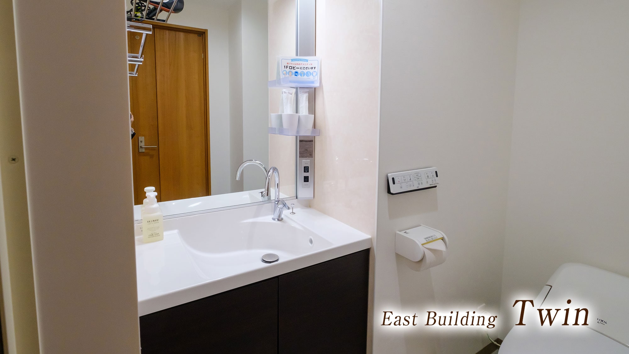 [East Wing Twin Room] [Spacious sink is convenient!] Shower booth included / High-quality space with wide desk