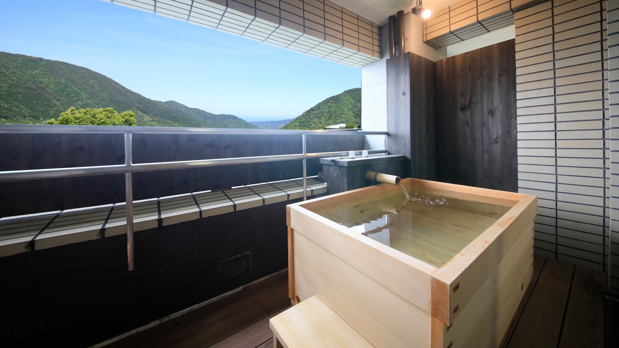 Suite room with open-air bath