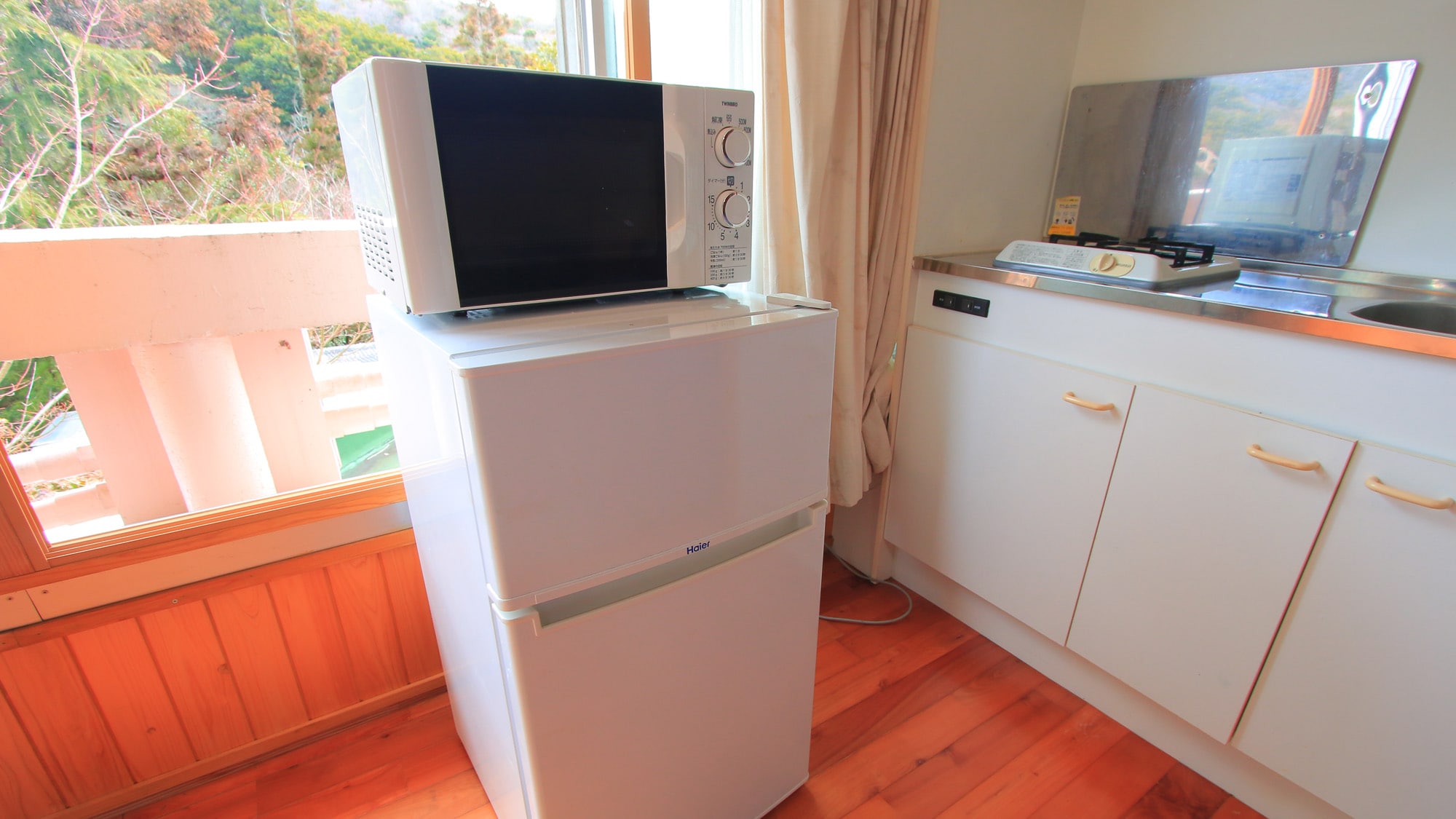 [Example of guest room] Refrigerator and microwave oven are also available.