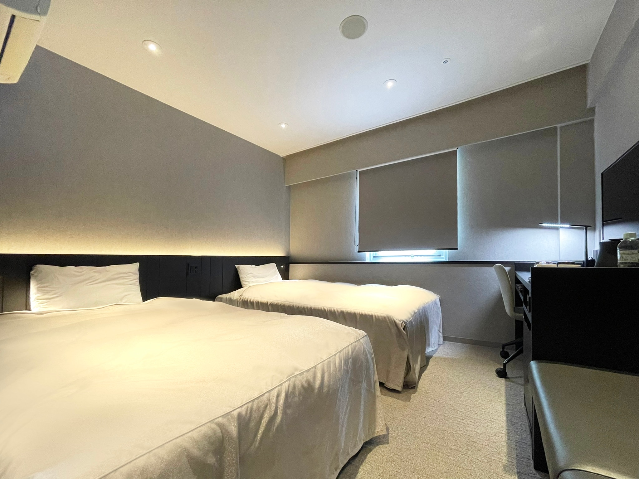 Designer Smoking Twin Room (※No bathtub. Only a shower booth)