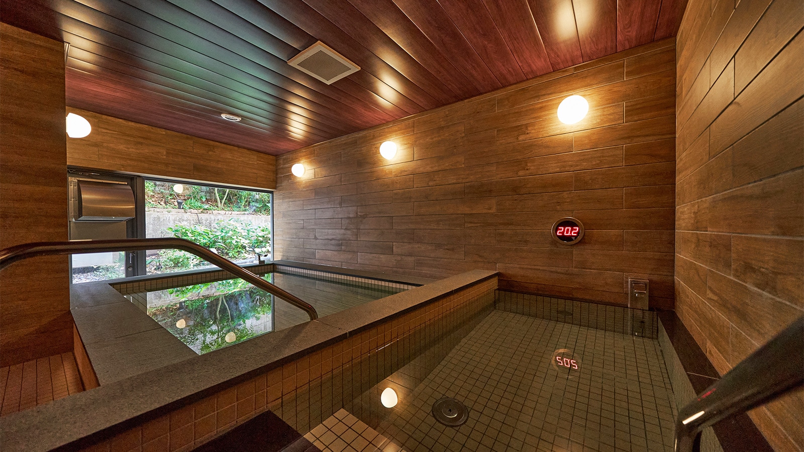 Sauna and large bath/men's bath