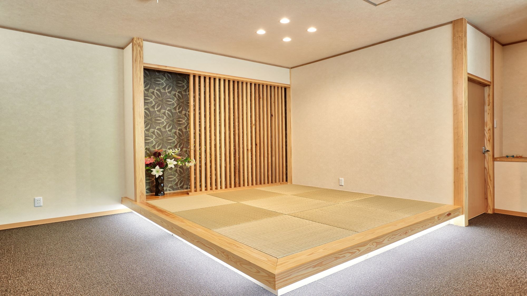 ห้องพักสไตล์ญี่ปุ่นที่มีพื้นยกสูง