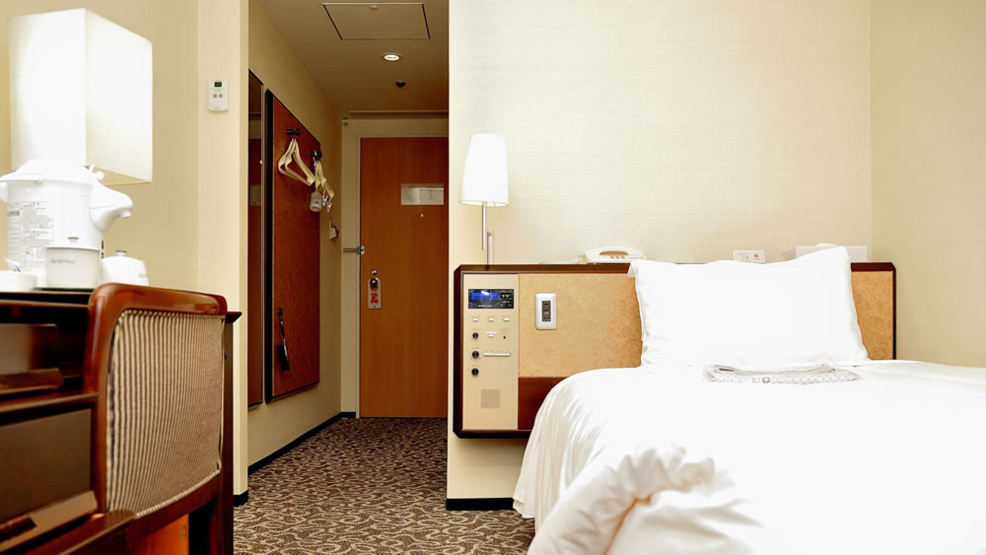 Superior Single (9th, 10th, 11th floors) Size: 16 square meters Bed width: 200cm x 110cm