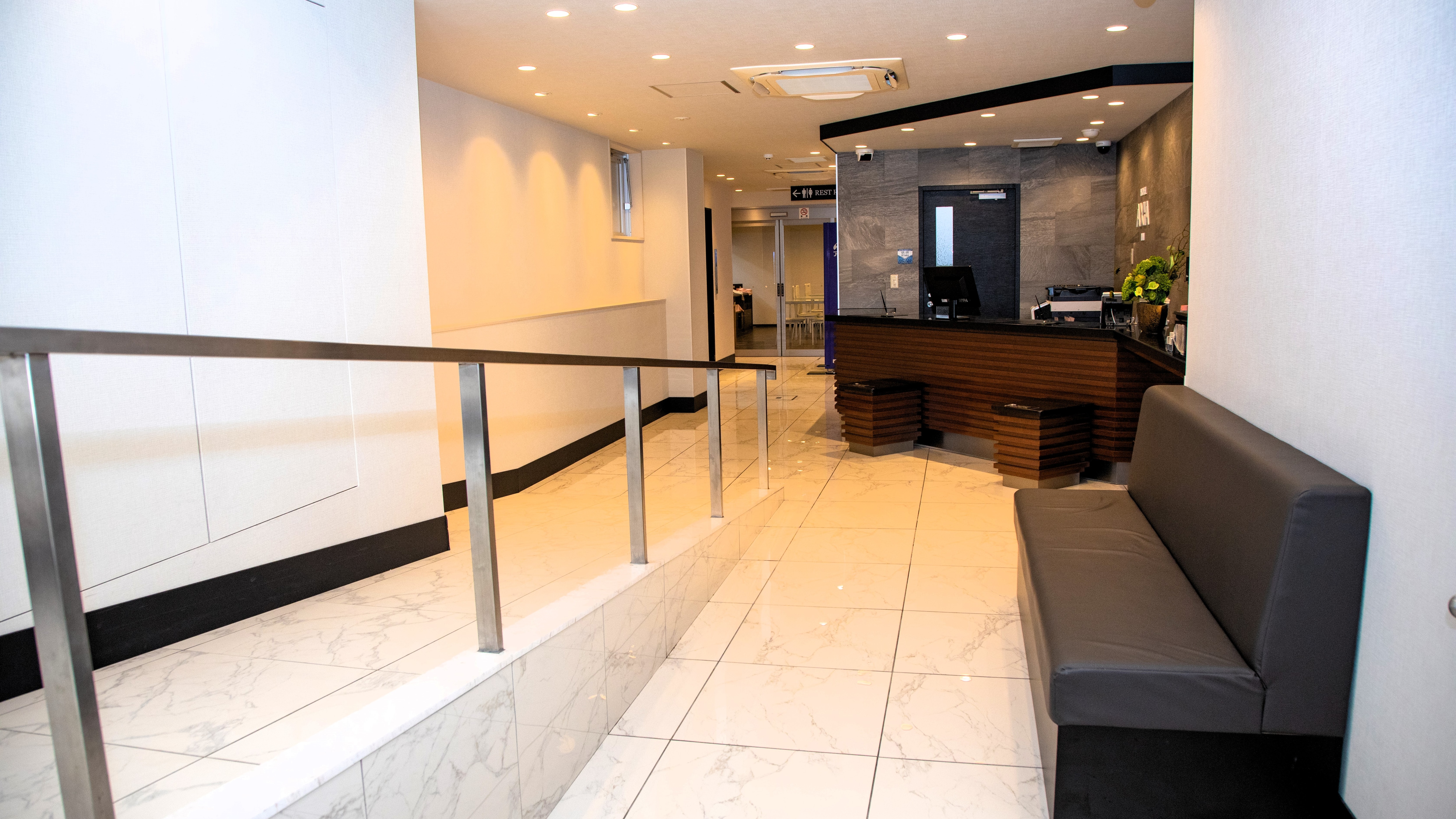 *Lobby: Providing a relaxing and convenient time