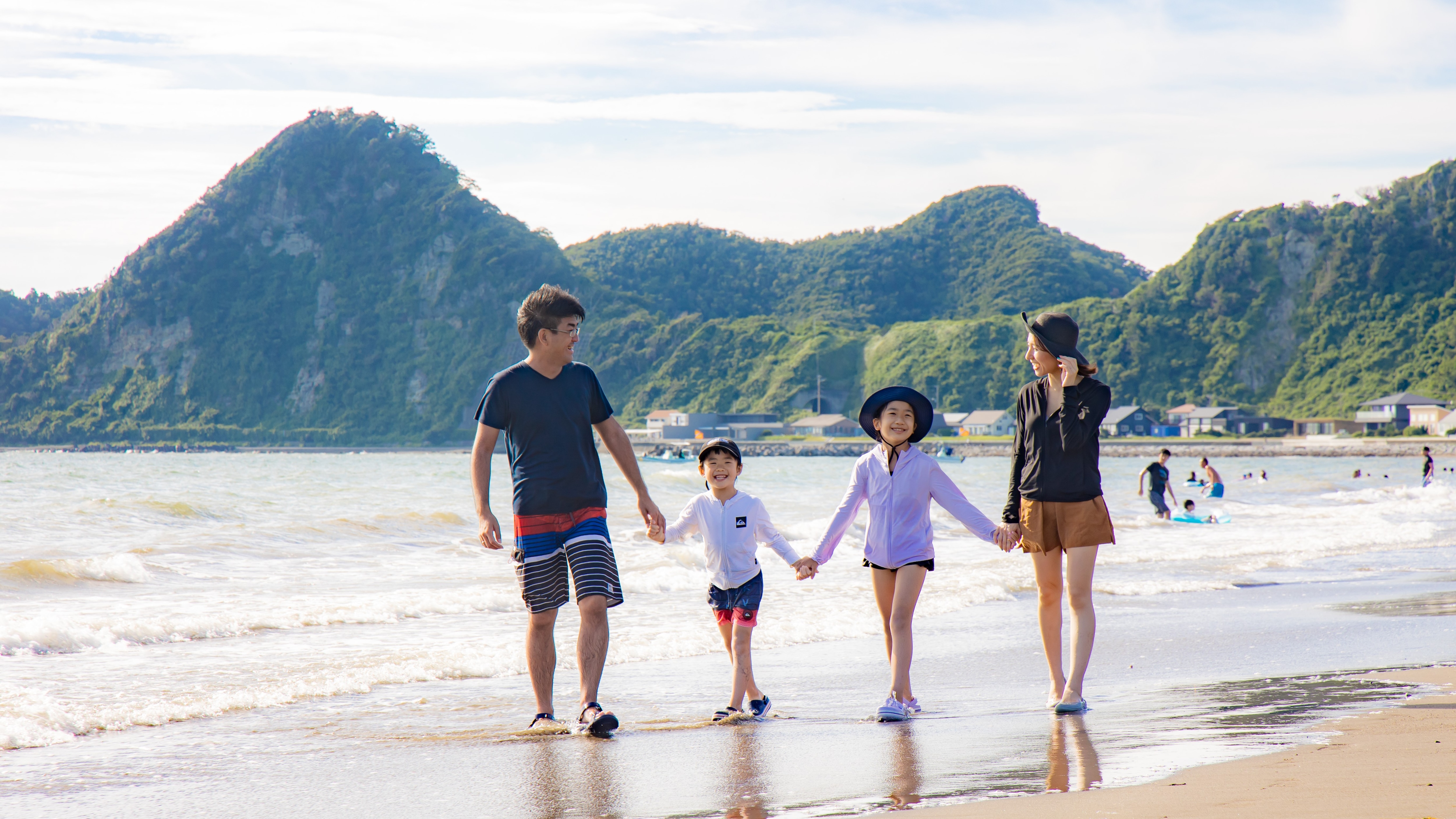 Family walk@Iwai beach