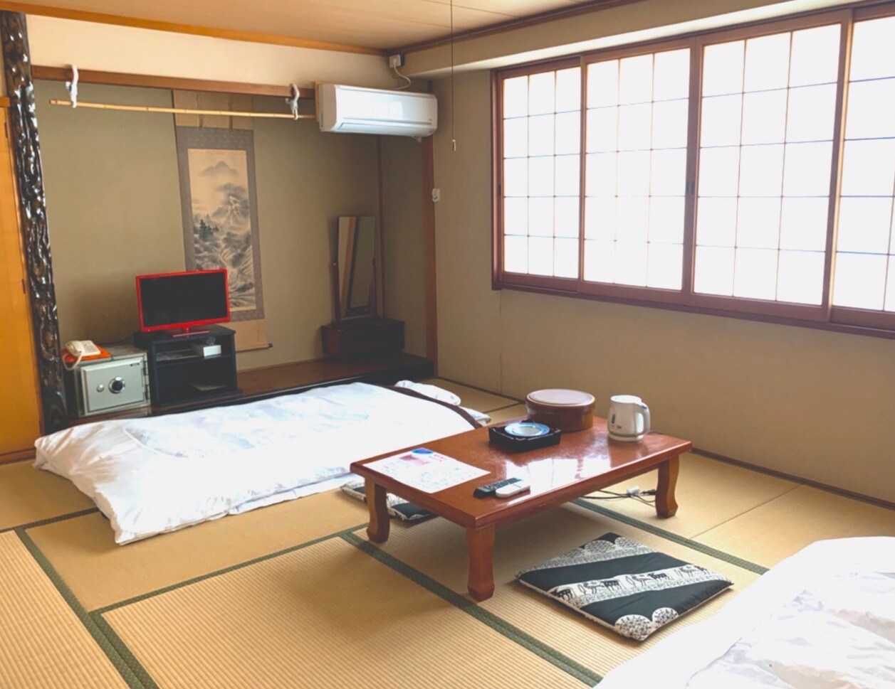 Main building, Room 206