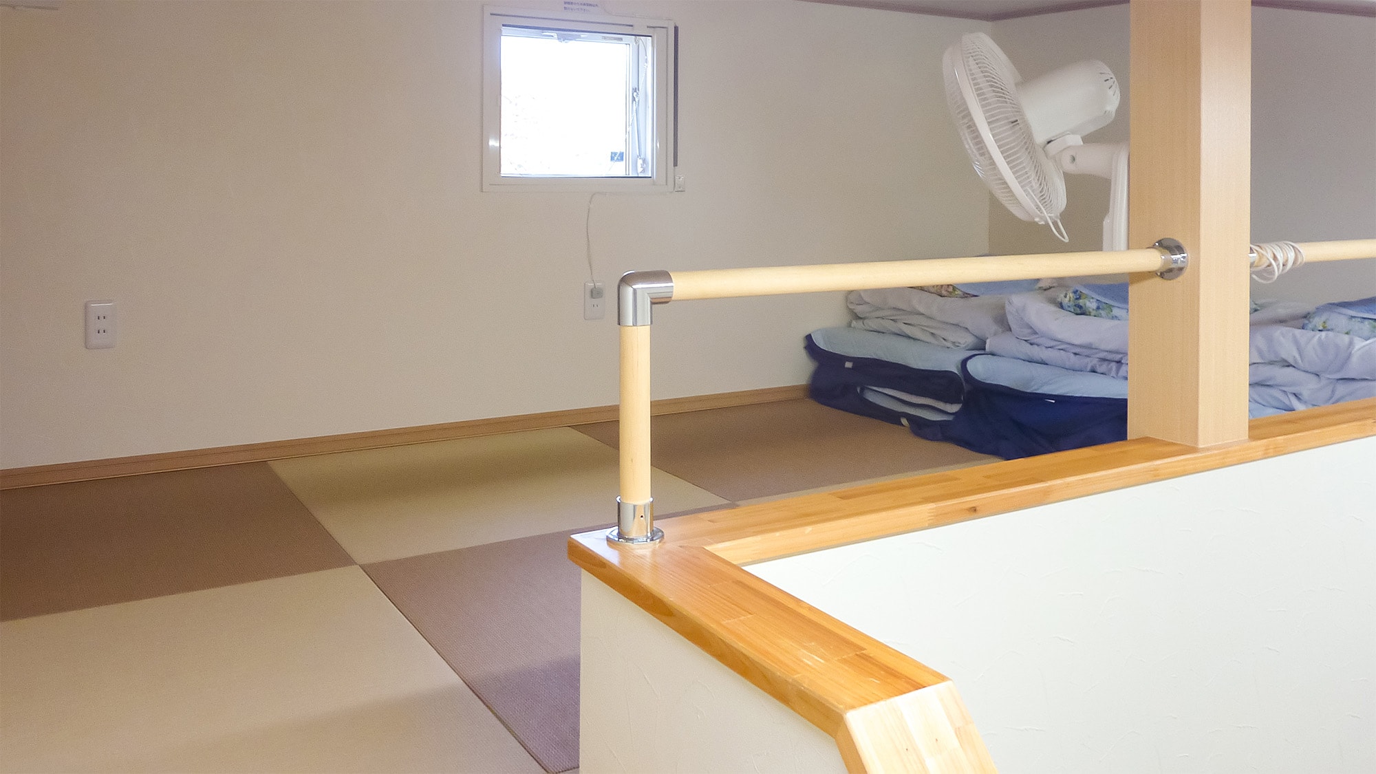・ [Room 202] 阁楼设有风扇，让您保持凉爽和放松。
