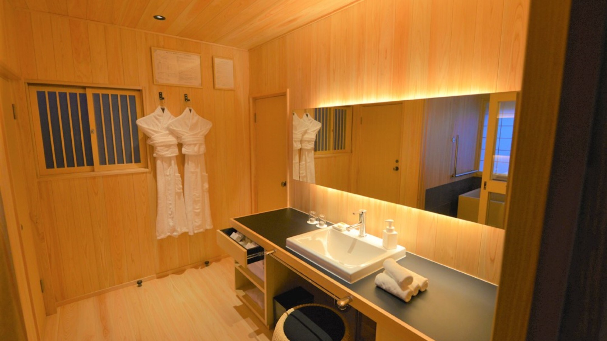 1st floor [With natural hot spring cypress bath] Annex Rakumisou 2 beds