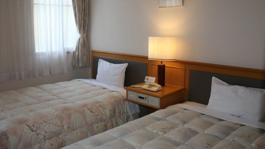 Twin beds are available for non-smoking rooms with a semi-open-air bath on the top floor.