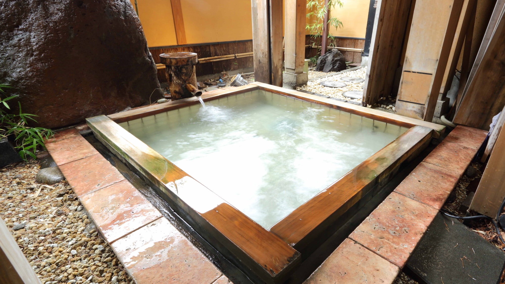 Highly effective 100% natural hot spring water