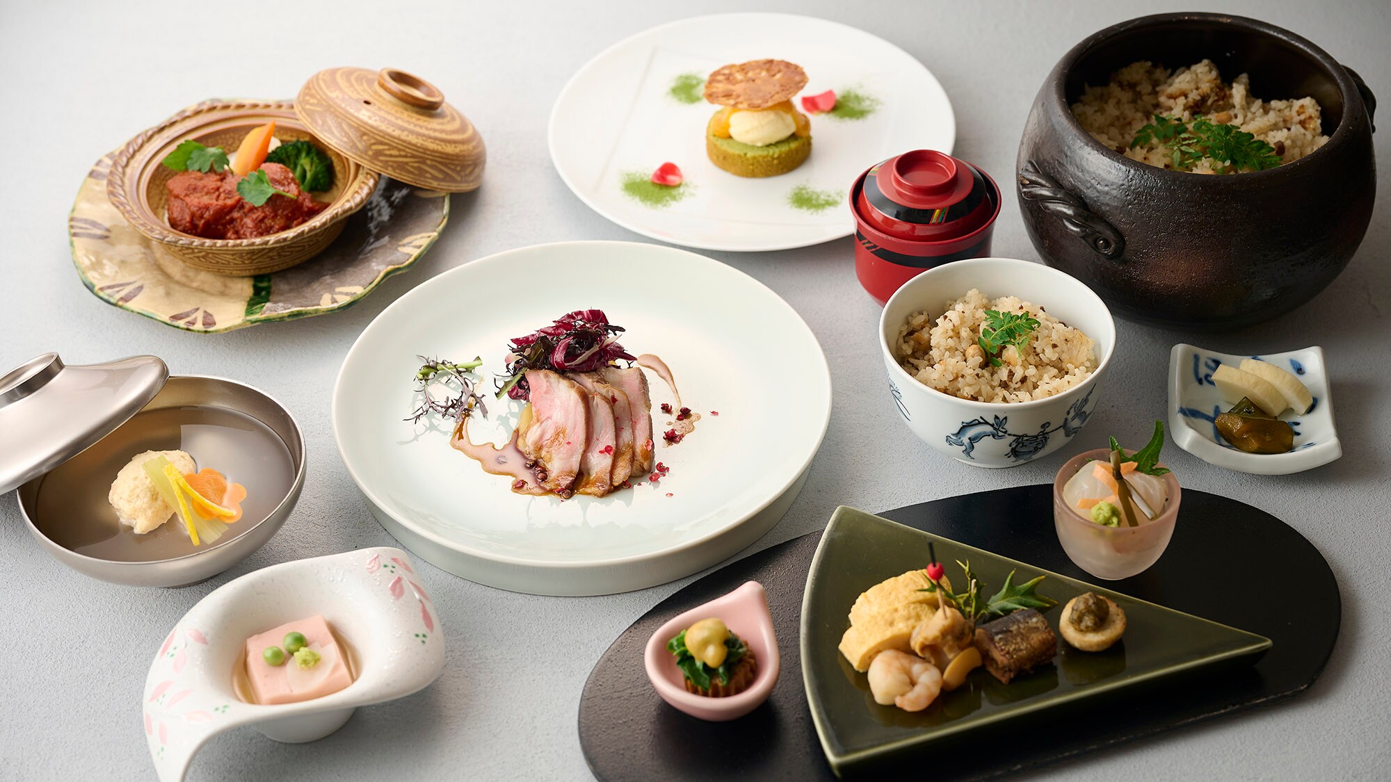 ・[晚餐（例）] 可以品嚐到當季的山珍海味的套餐。