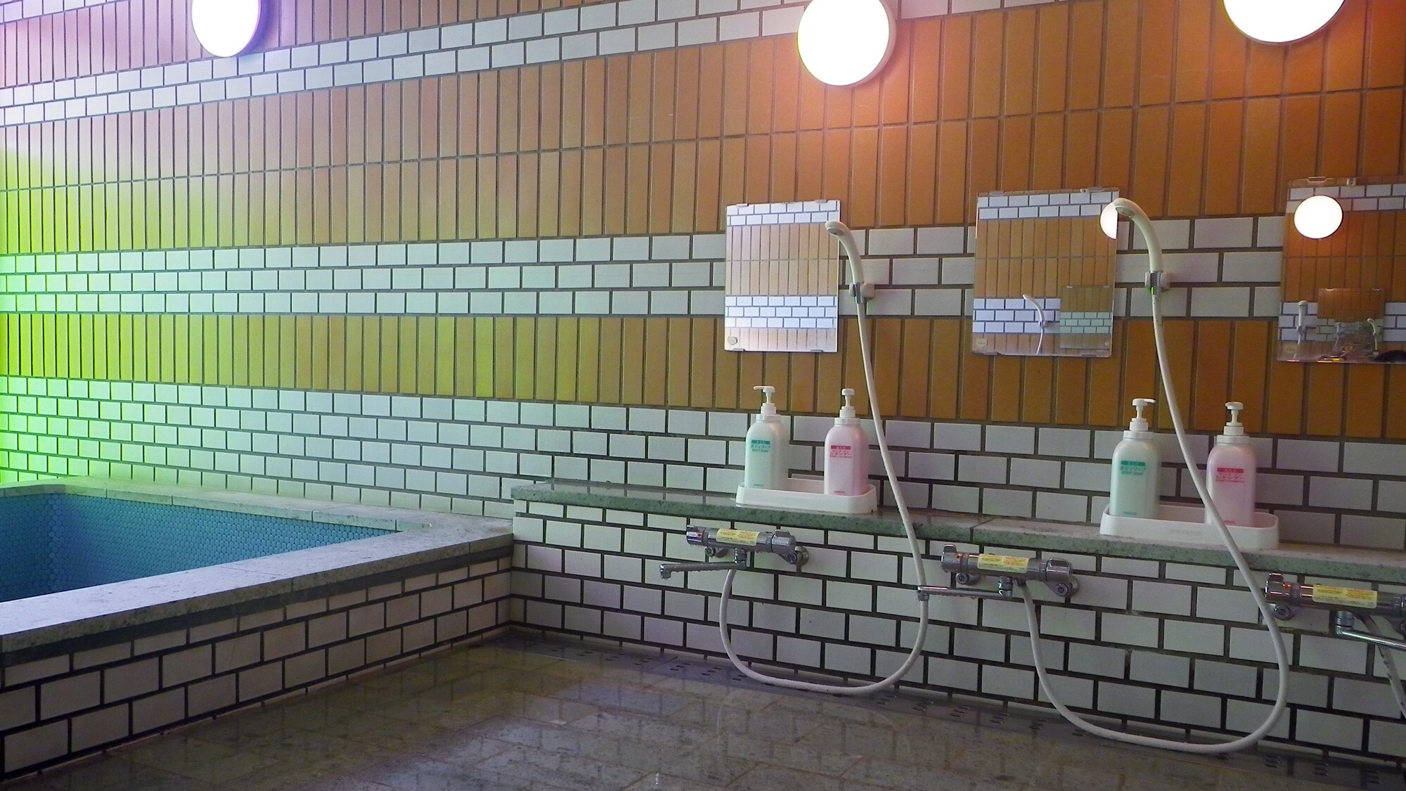  * 남성 대욕장 / 밝은 목욕탕. 여유롭고 편안한 시간을 즐기십시오.