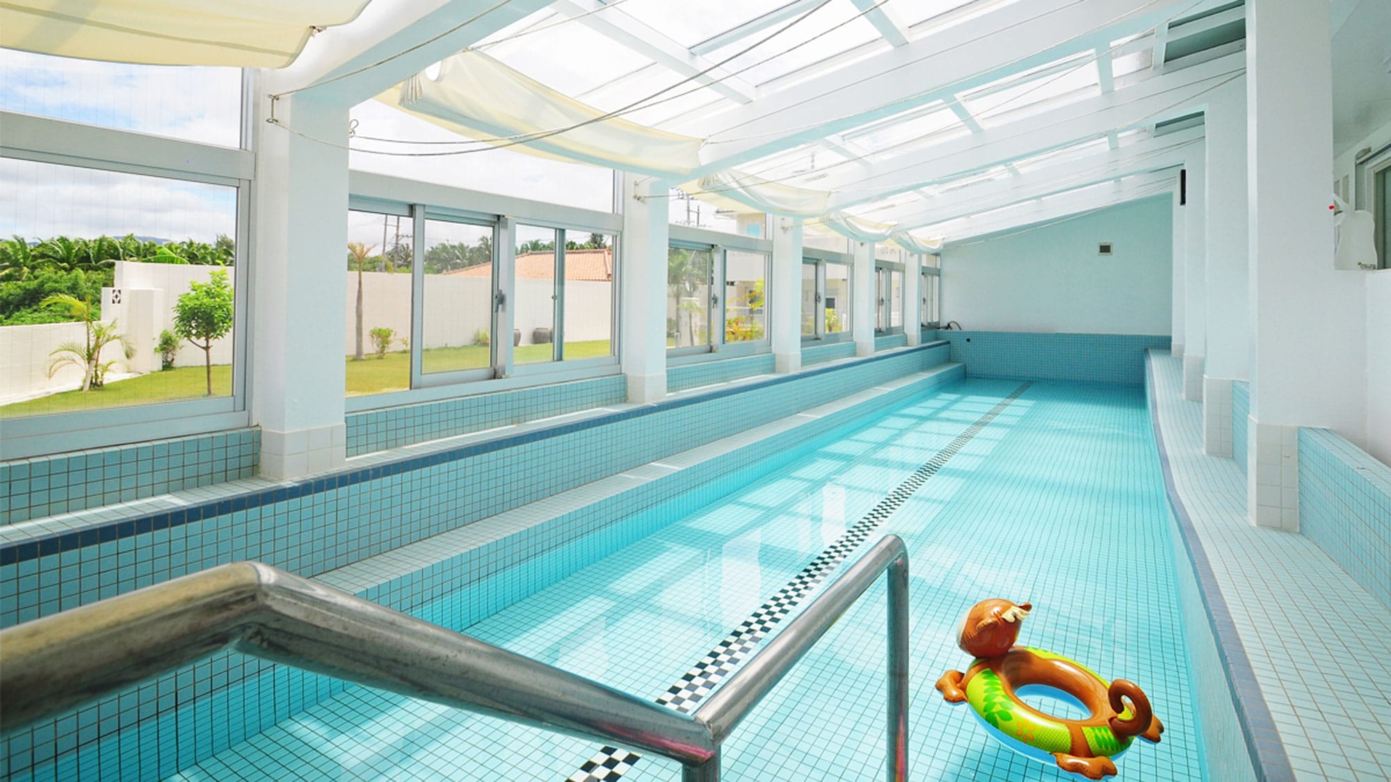 Fusaki Main Building [Indoor Pool] Enjoy a great time in the spacious pool ☆ Fee applies, reservations required