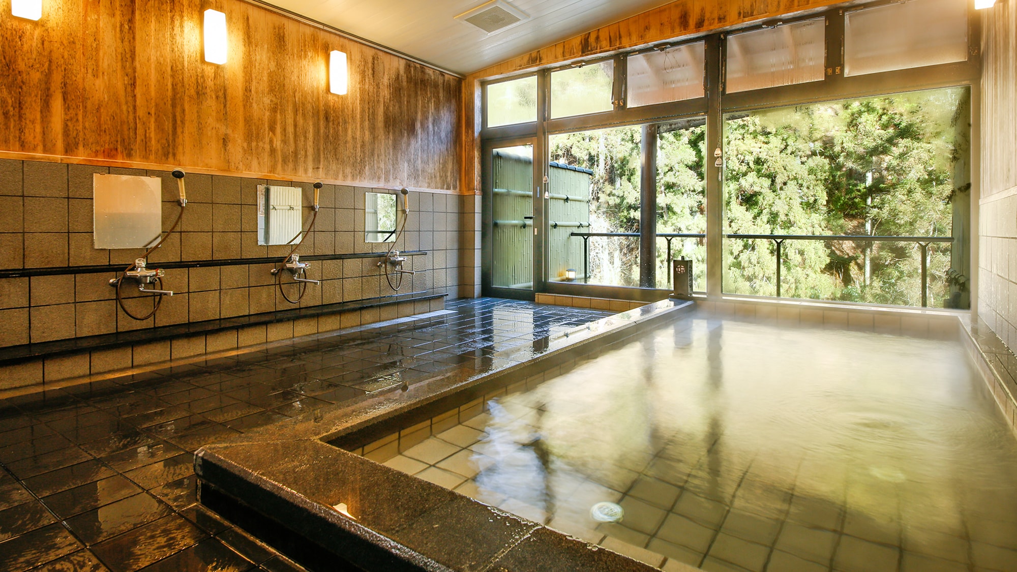 [Indoor bath] Stretch your limbs and slowly ♪ With the nature of Miyama seen from the large window--