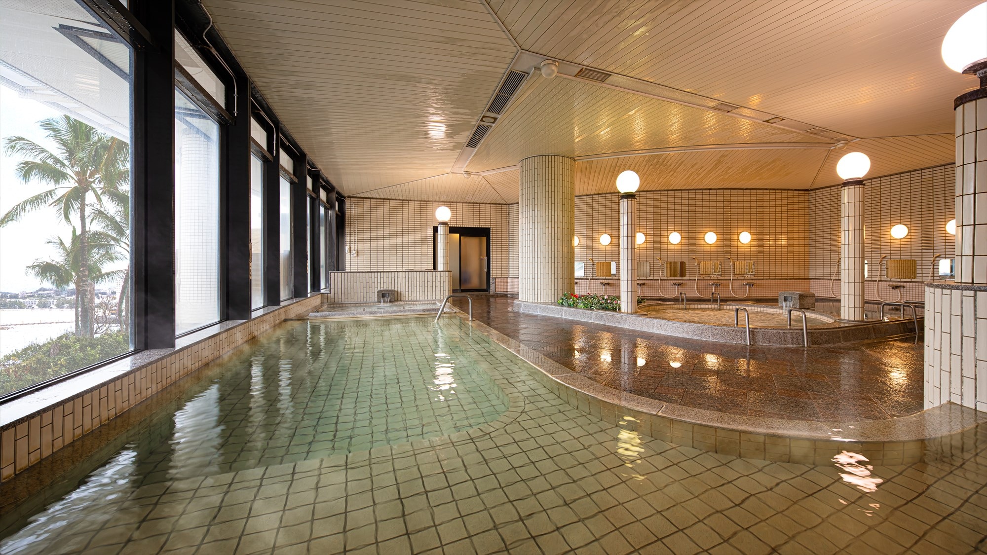 Hot spring large communal bath (inner bath)
