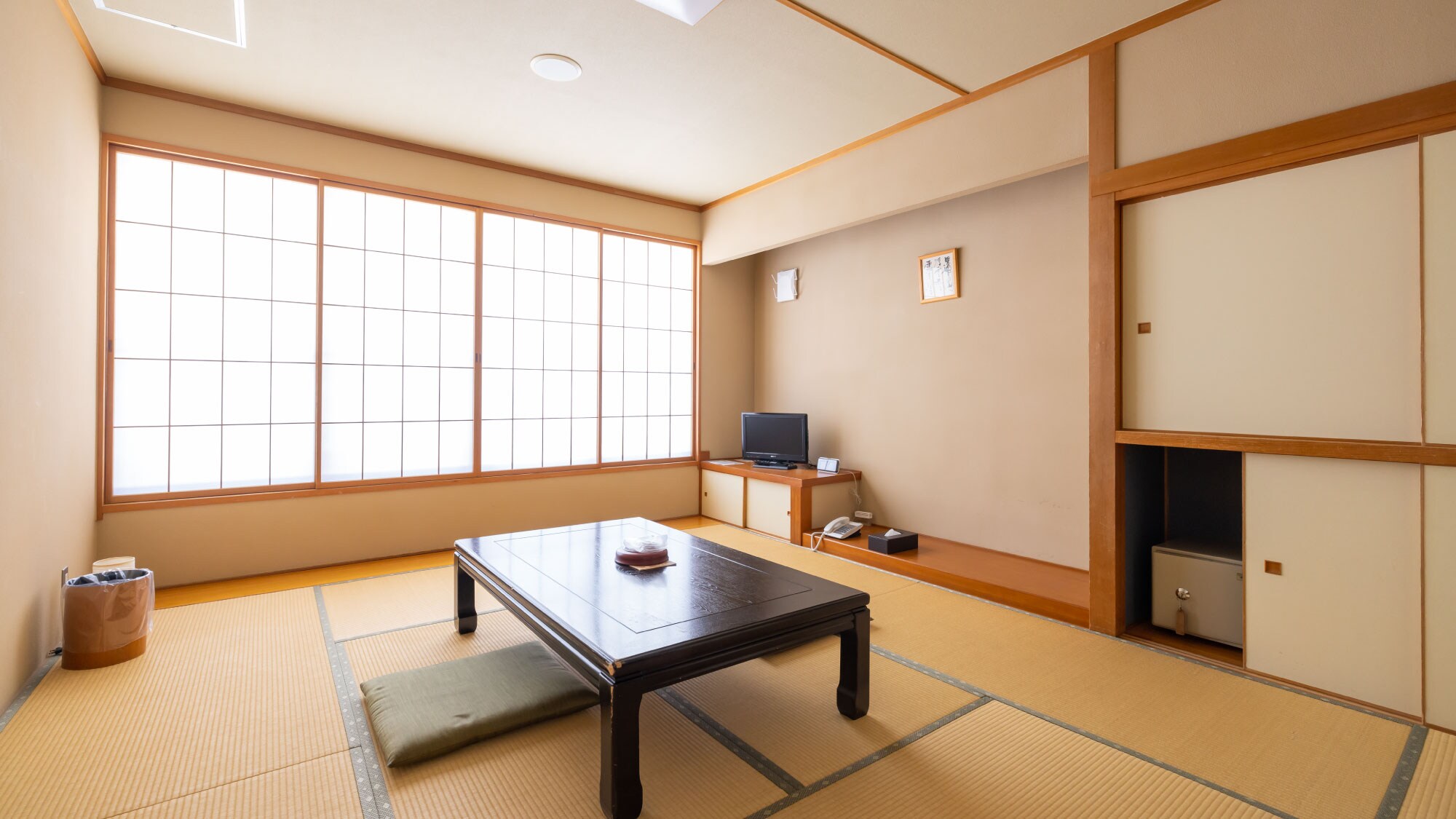 Japanese-style room (example)