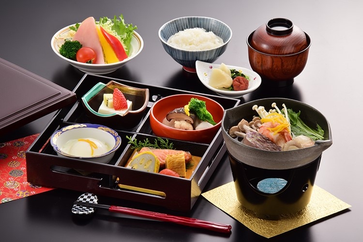 Breakfast (includes mini hotpot)