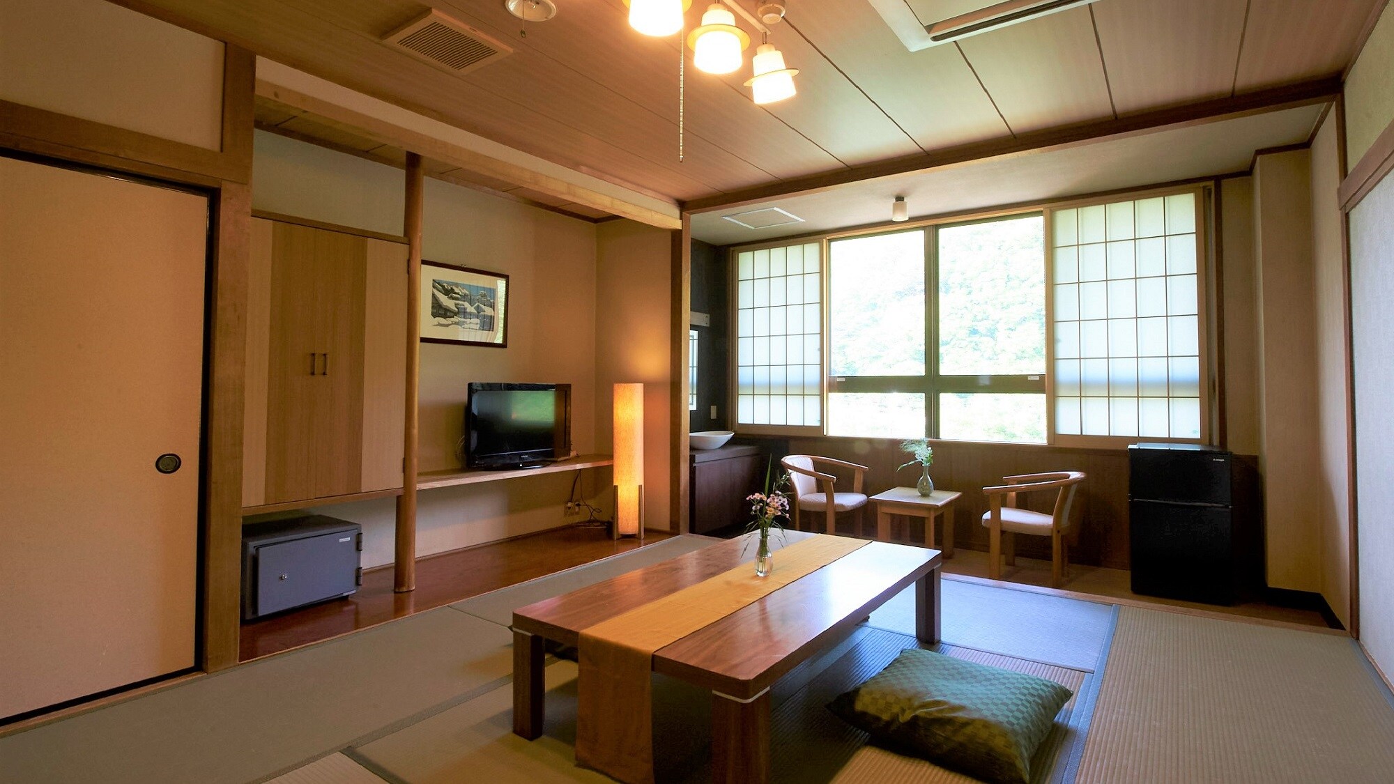 [Japanese-style room 10 tatami] (example)
