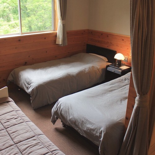 Twin room (with bath)