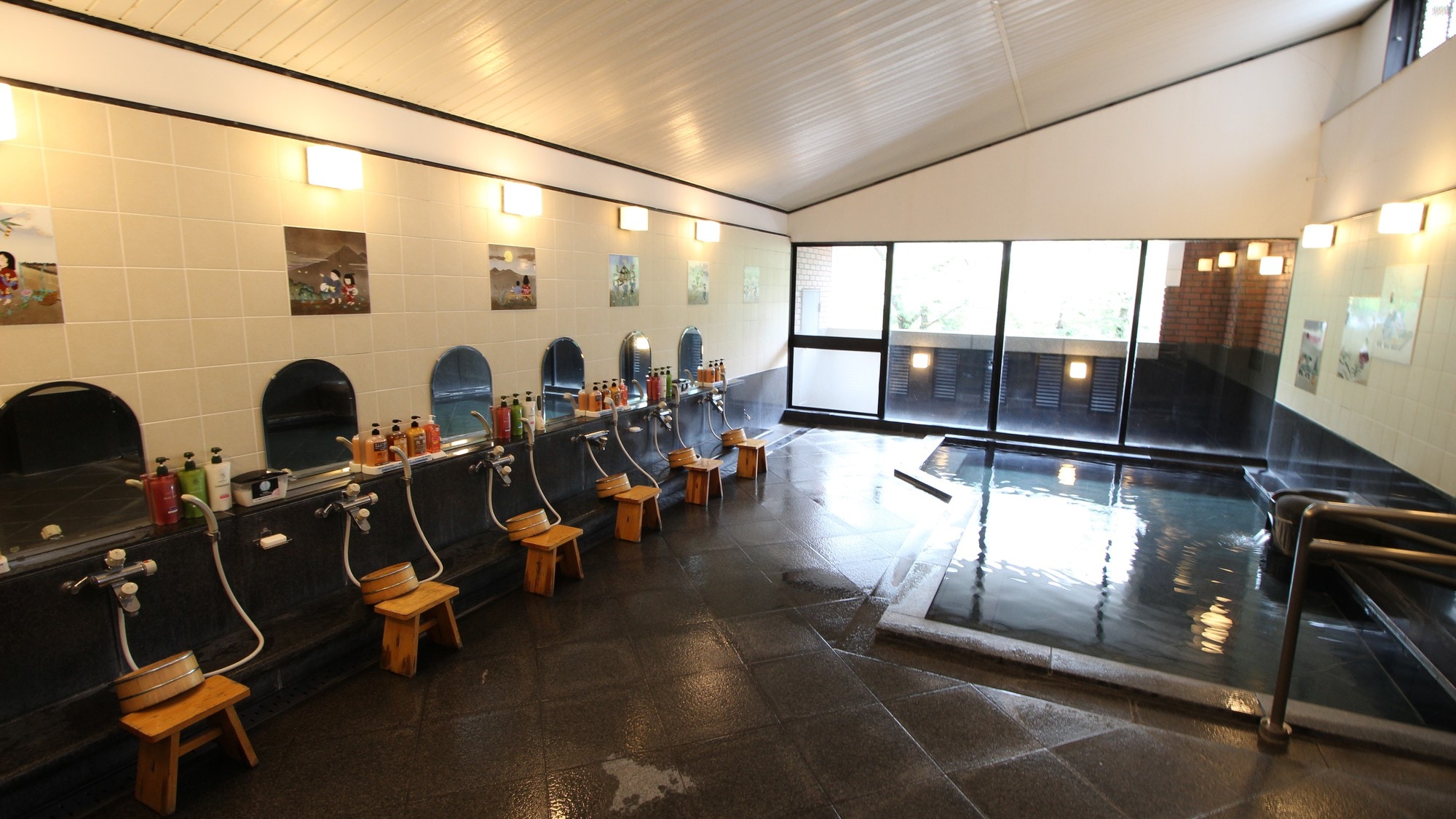 Large communal bath (porcelain plate: 12 months of play)