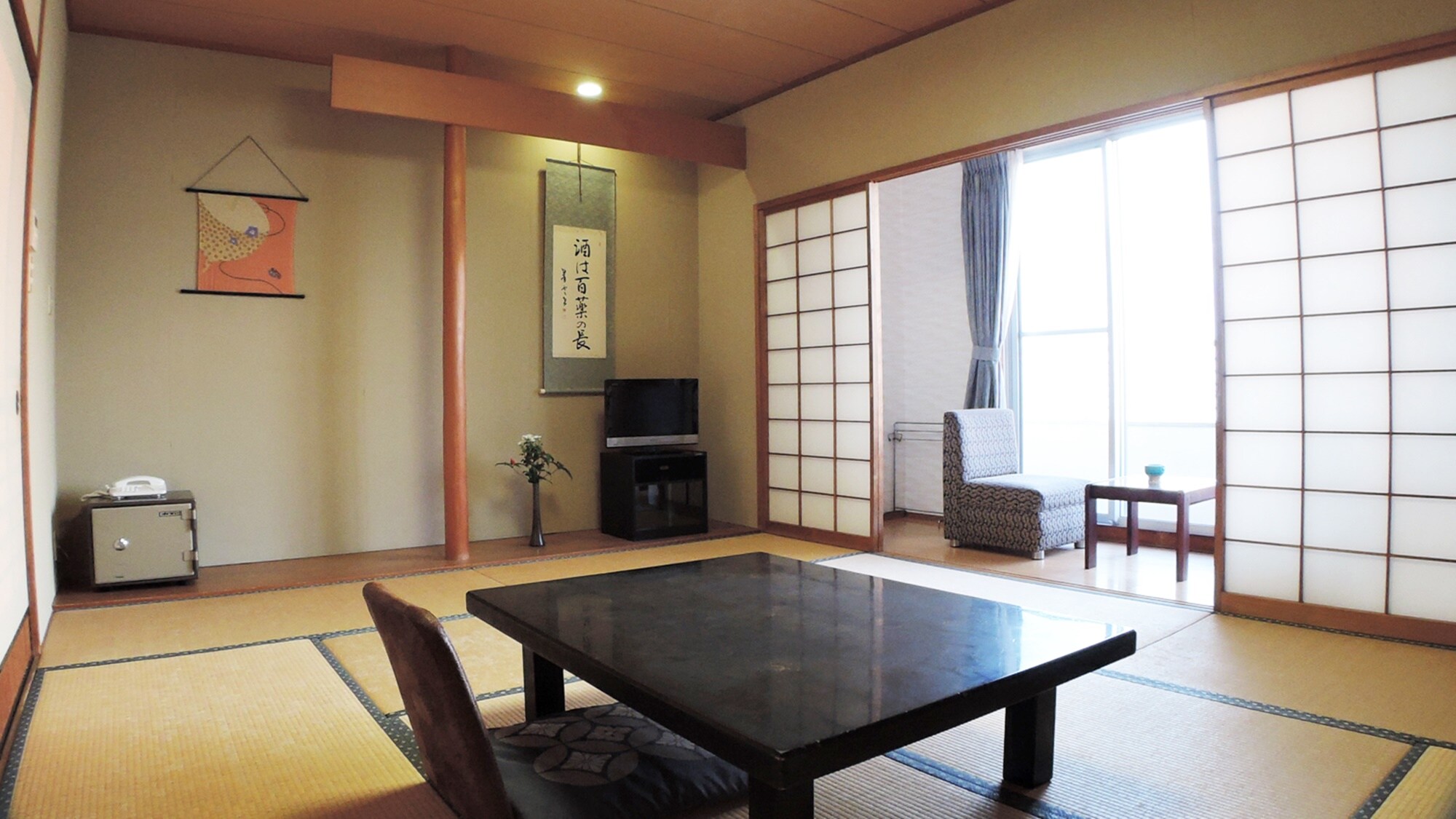 *[Guest room example] Japanese-style room with 10 tatami mats (with bathroom and toilet)
