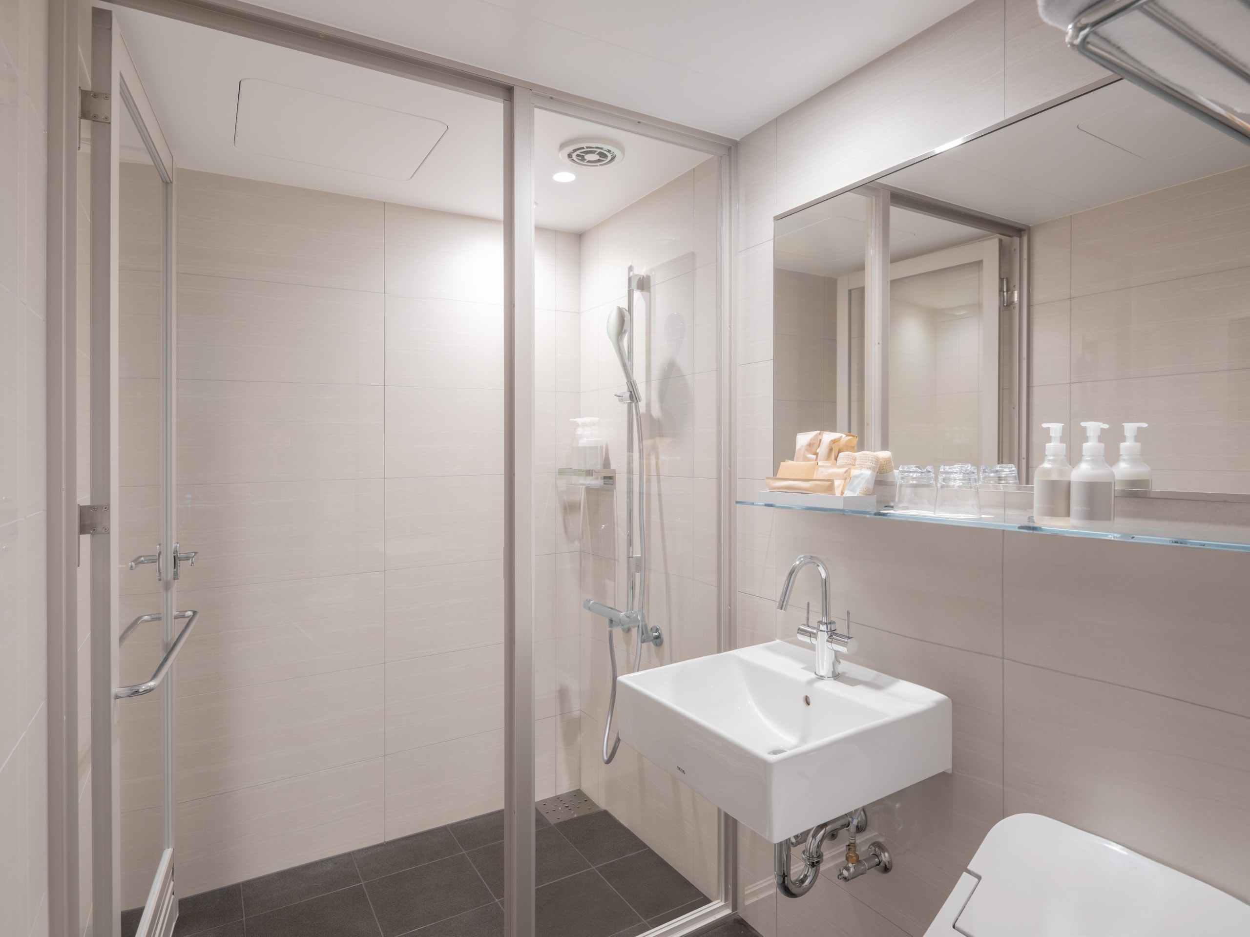 Mark Superior Twin (High floor, free minibar, free flow)