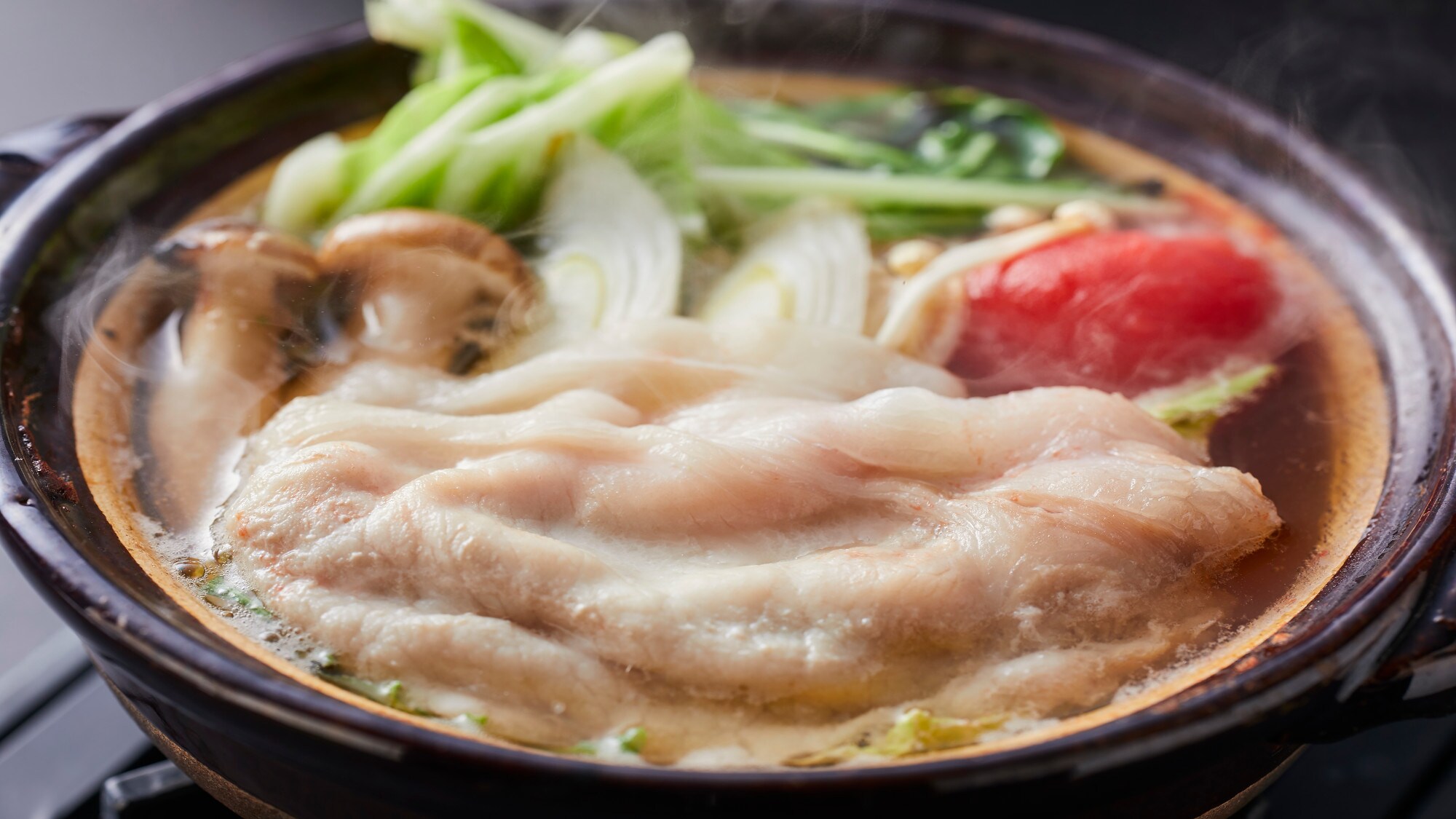 【地方特色怀石料理套餐】夏季（2026年6月-8月）主菜：福井猪肉配越野红宝石火锅