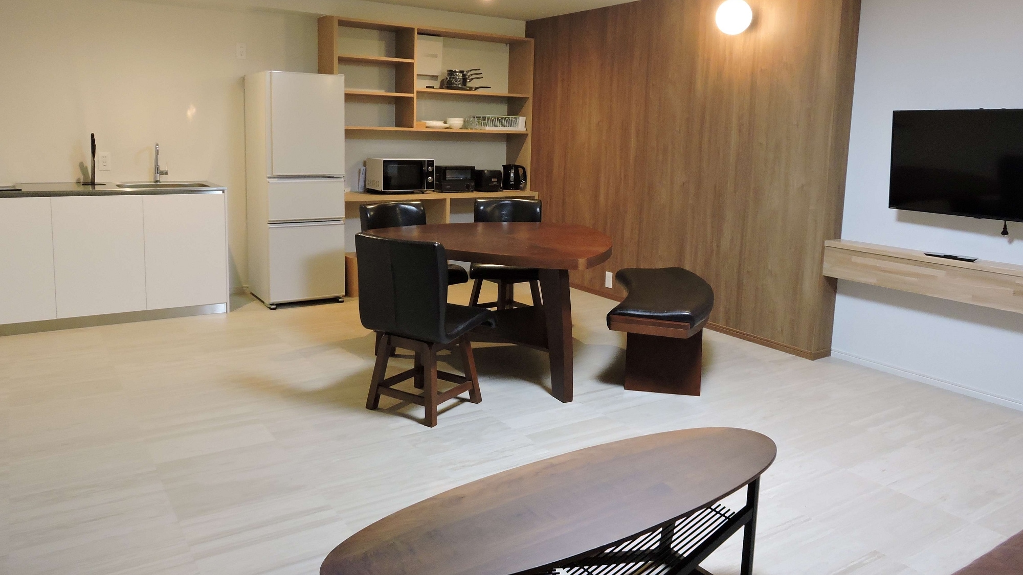 2023年新裝修客房，203室，2間雙床房+客廳/餐廳/廚房區