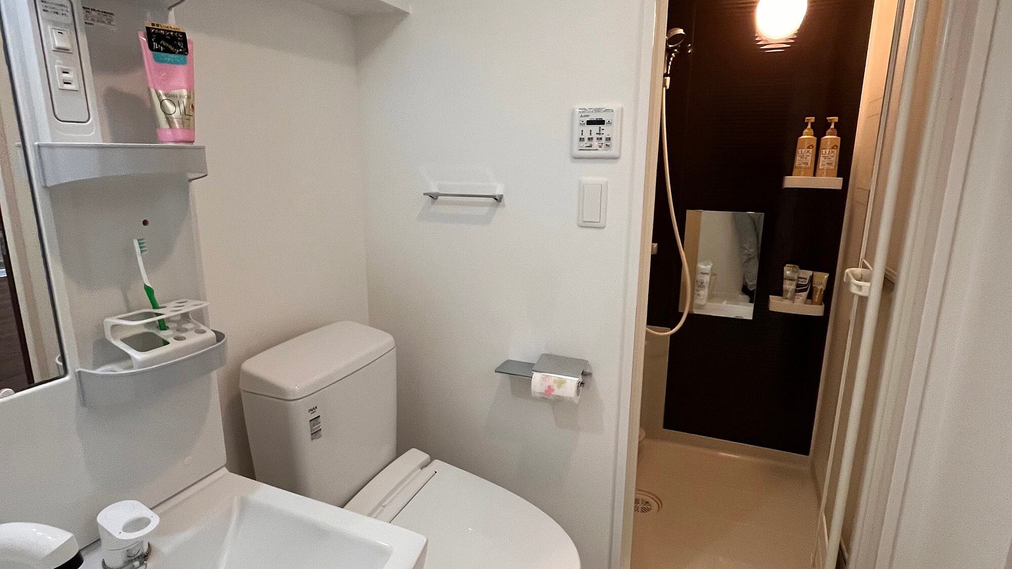 ・[Twin room/bathroom] A clean bathroom. It is a private bathroom, so you can use it without worrying about the time.