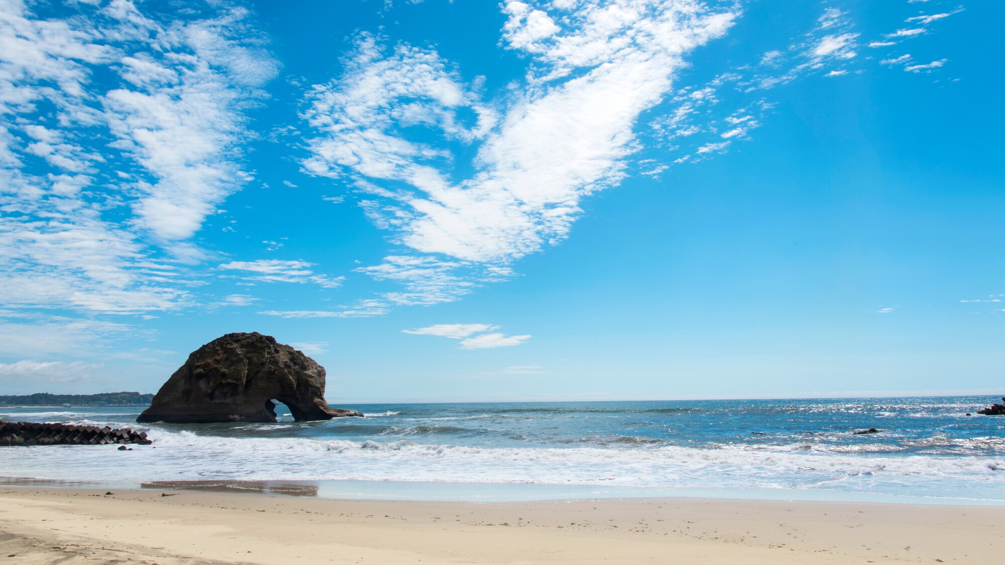 วิวจากชายหาดห่างจากโรงแรมของเราประมาณ 3 นาที คุณสามารถเดินเล่นและเพลิดเพลินไปกับทัศนียภาพที่แตกต่างไปจากที่คุณเห็นจากโรงแรม