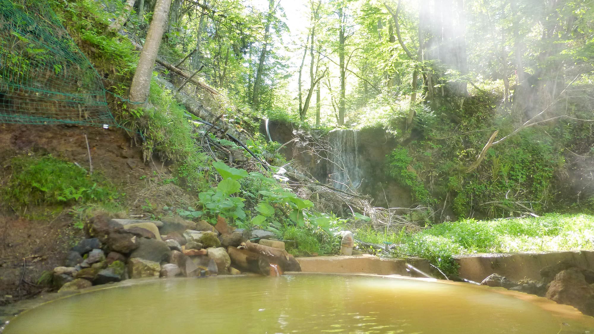・[Ikuina Narutaki no Yu] A private open-air bath near Ikuina Narutaki.