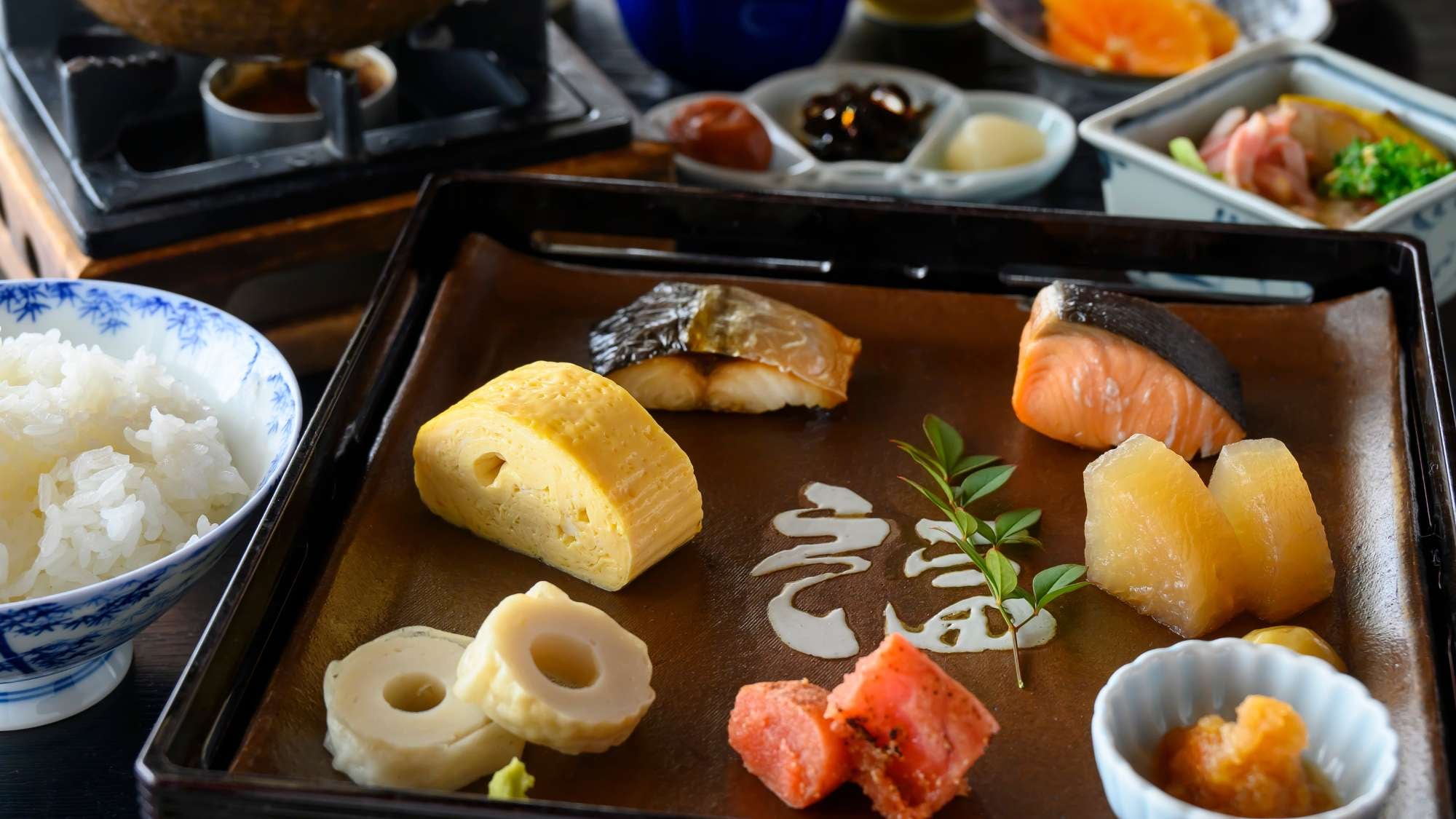 【早餐】使用Oenogo的「天必蛋」等當地食材製作的鬆軟蛋捲早餐