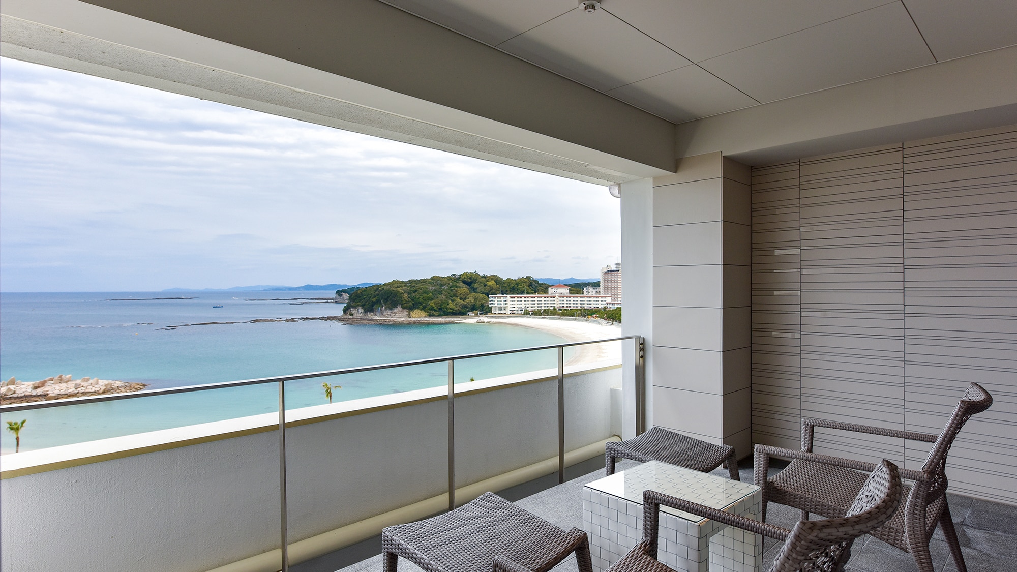 * [Guest room with open-air bath / special room (red crystal)] Terrace