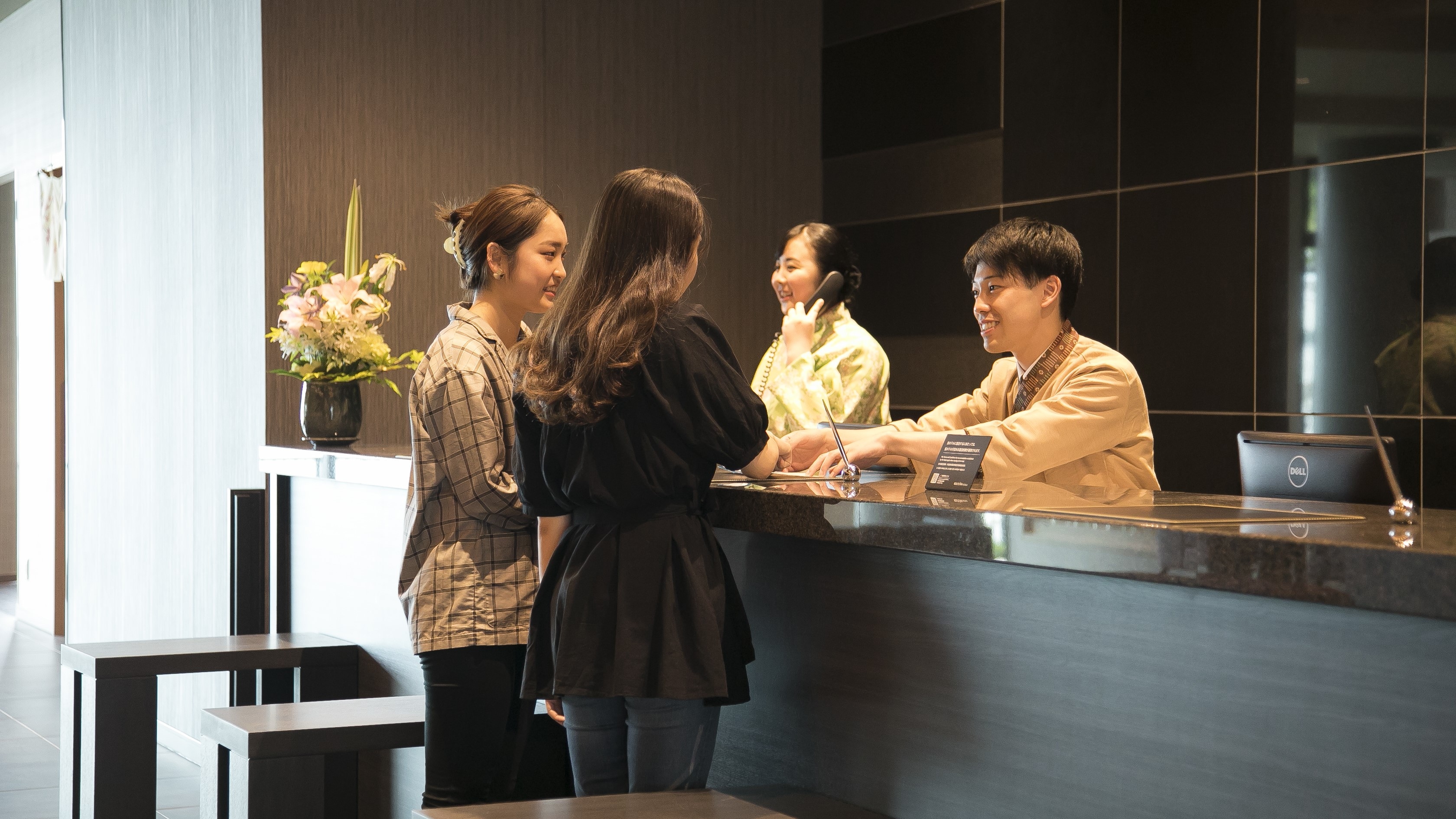 ■ All the staff will welcome you with a smile. [Luggage storage] is available before and after check-in.