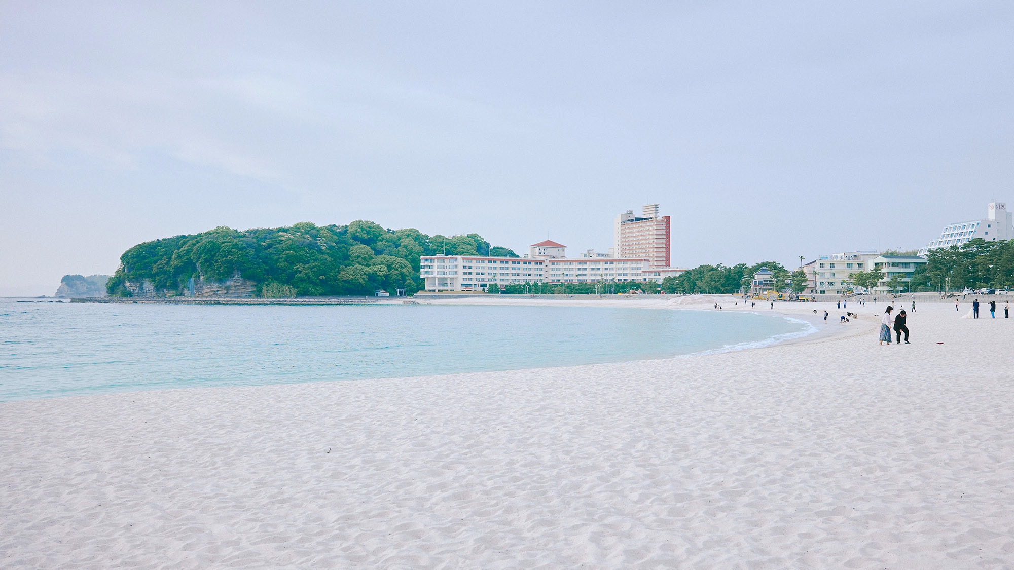 ・[白良濱]步行約5分鐘！海水浴季時，您可以在飯店換上泳衣，享受大海的樂趣♪