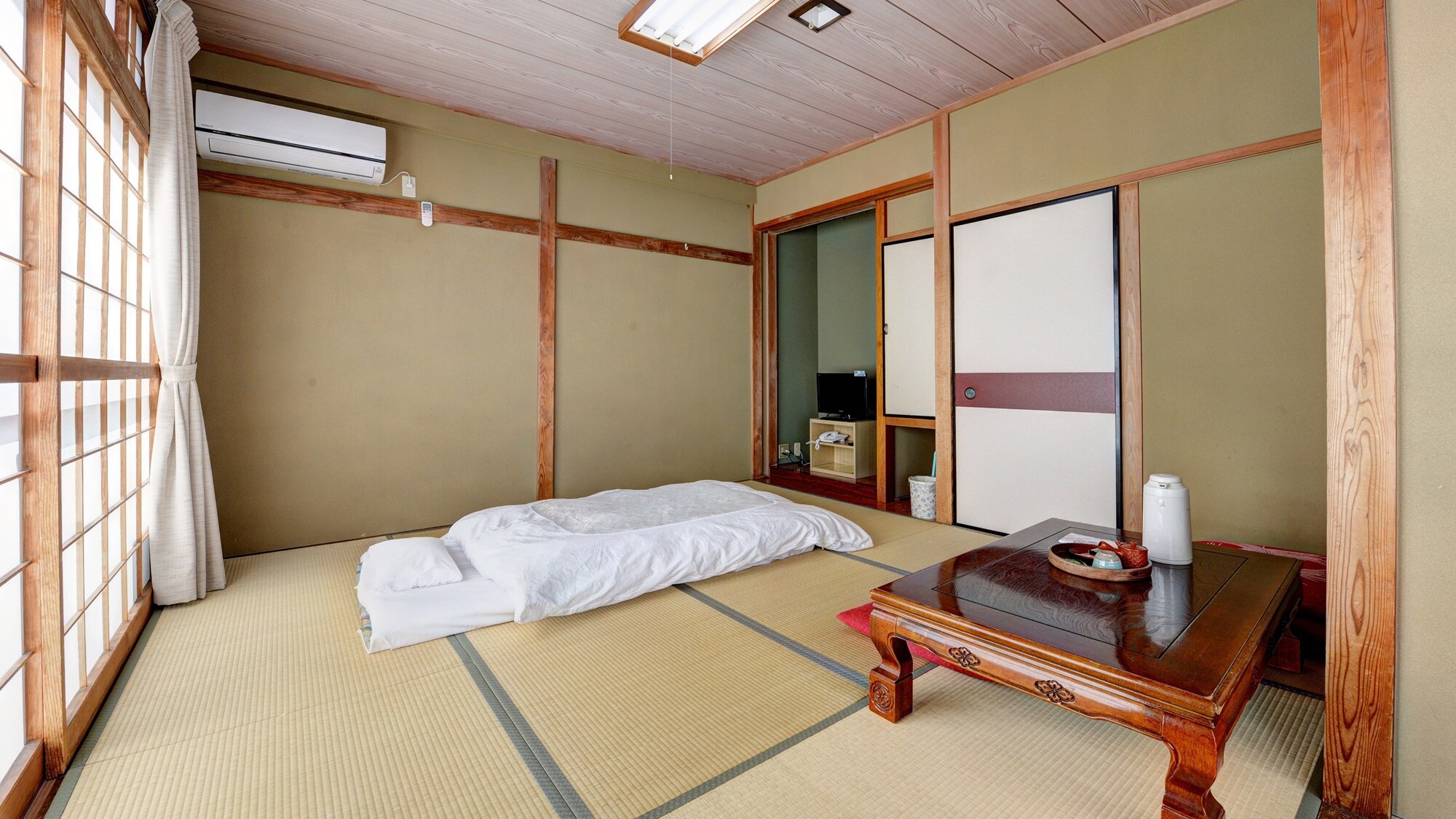 *[Kamar/Sayap Baru] Contoh kamar bergaya Jepang. Masih banyak ruang bahkan jika Anda menggelar futon.