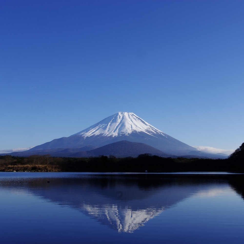 從精進湖看富士山