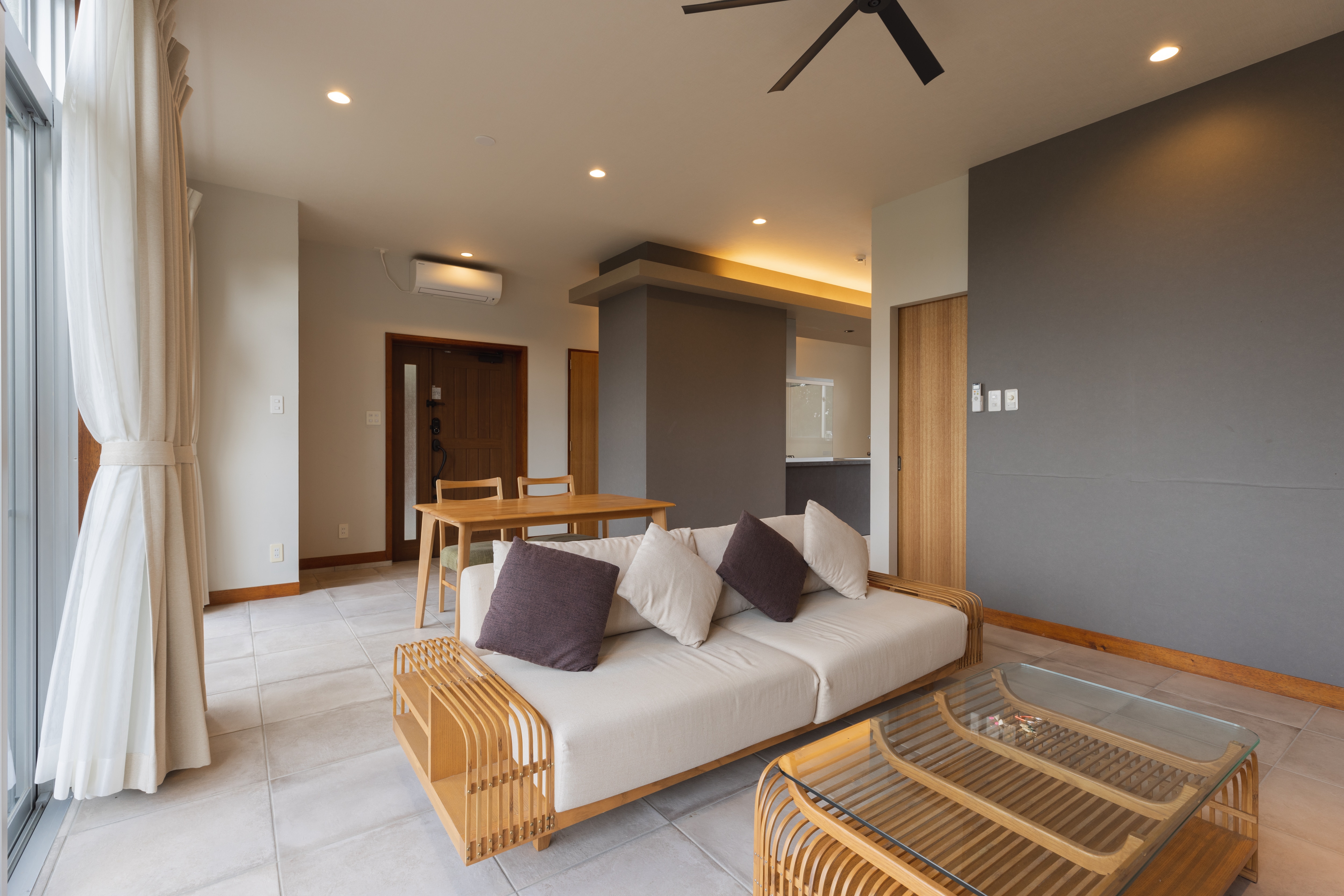 Spacious living and dining room