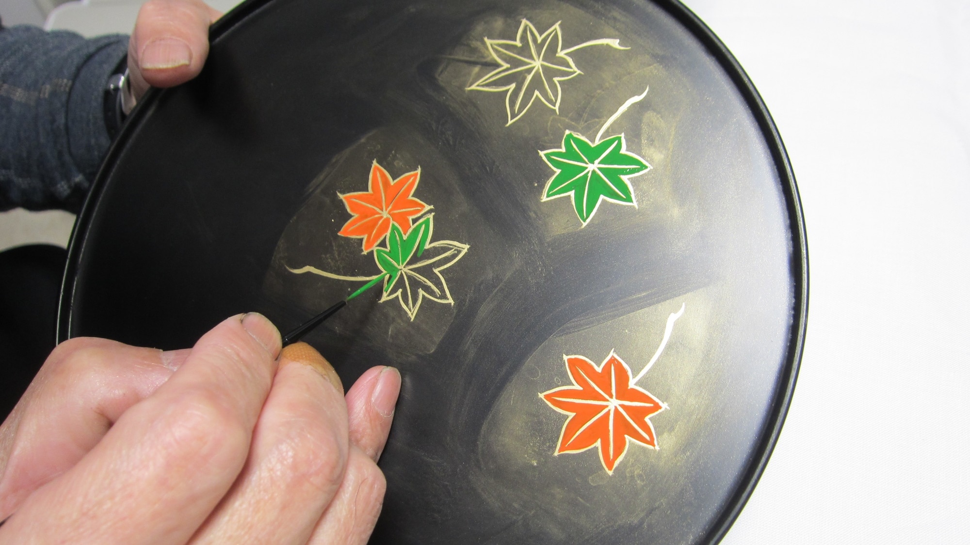 * Feel free to try out Maki-e lacquering!