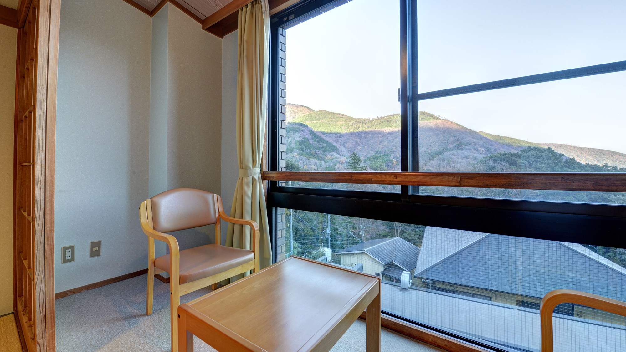 * [Example of guest room / Japanese-style room 10 tatami mats]