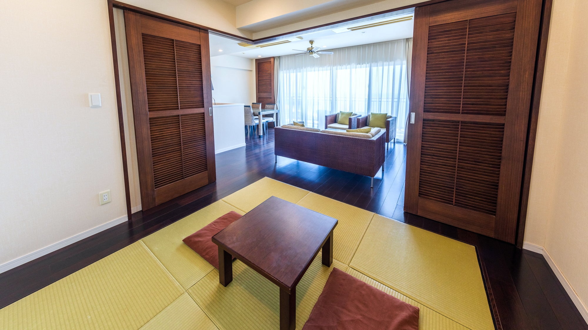 ■ Contoh suite gaya Jepang-Barat (61-71 meter persegi) di gedung kondominium