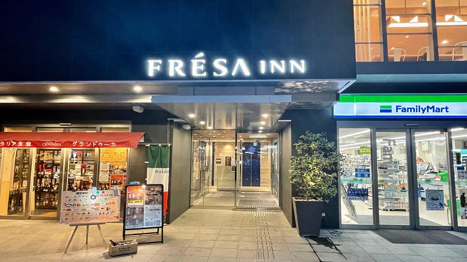 호텔 외관(밤) 경관