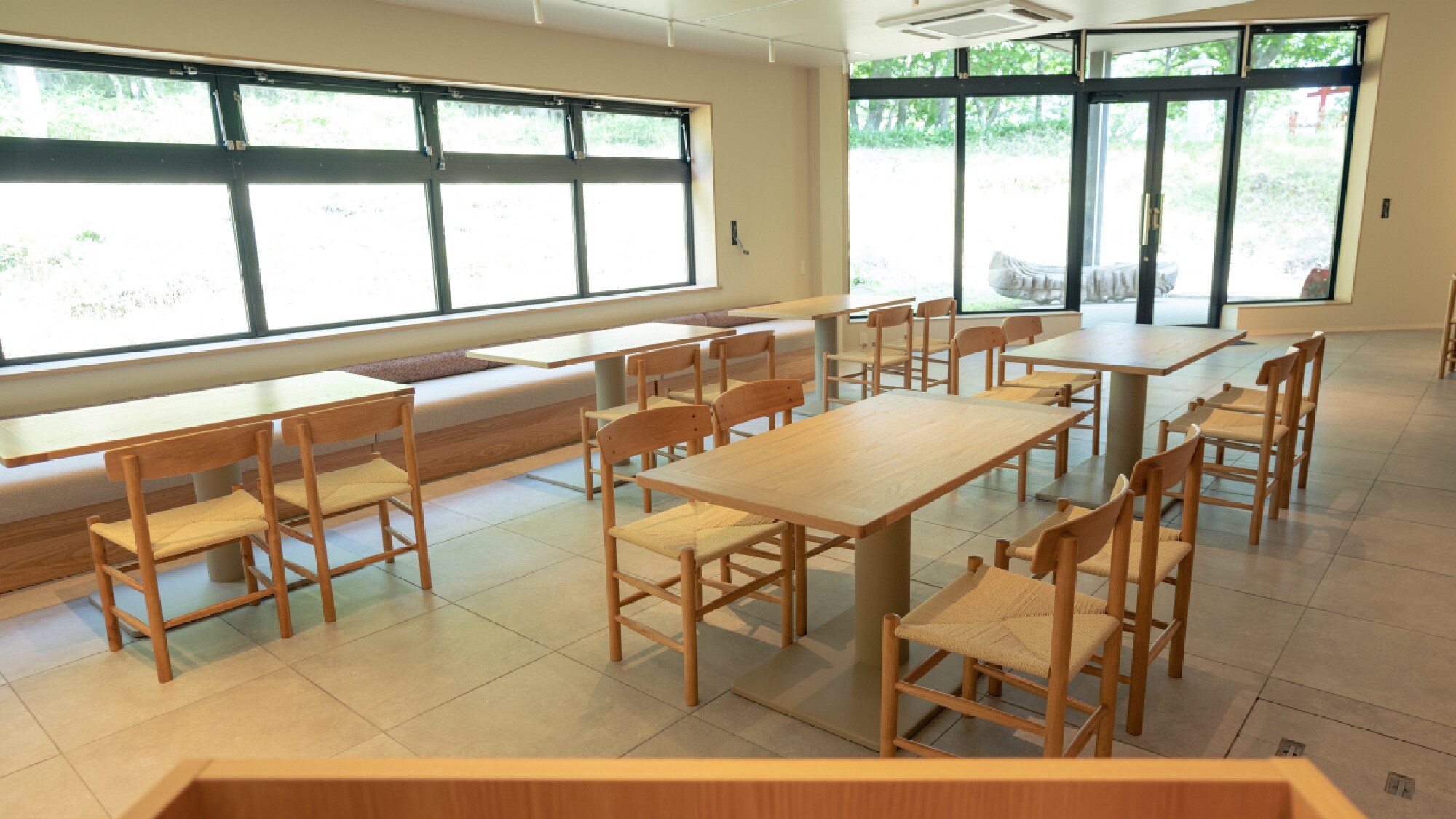 Hotel Facilities | Back Lounge